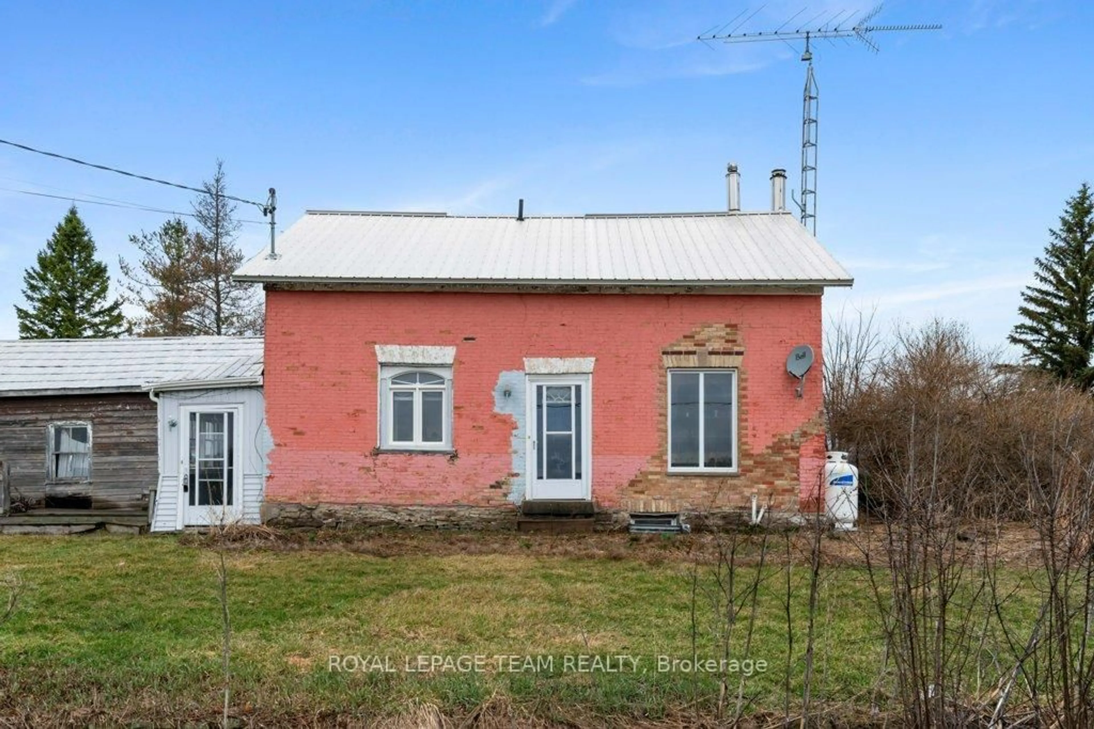 A pic from outside/outdoor area/front of a property/back of a property/a pic from drone, building for 436 Kitley Line 8 Rd, Elizabethtown-Kitley Ontario K0E 1H0