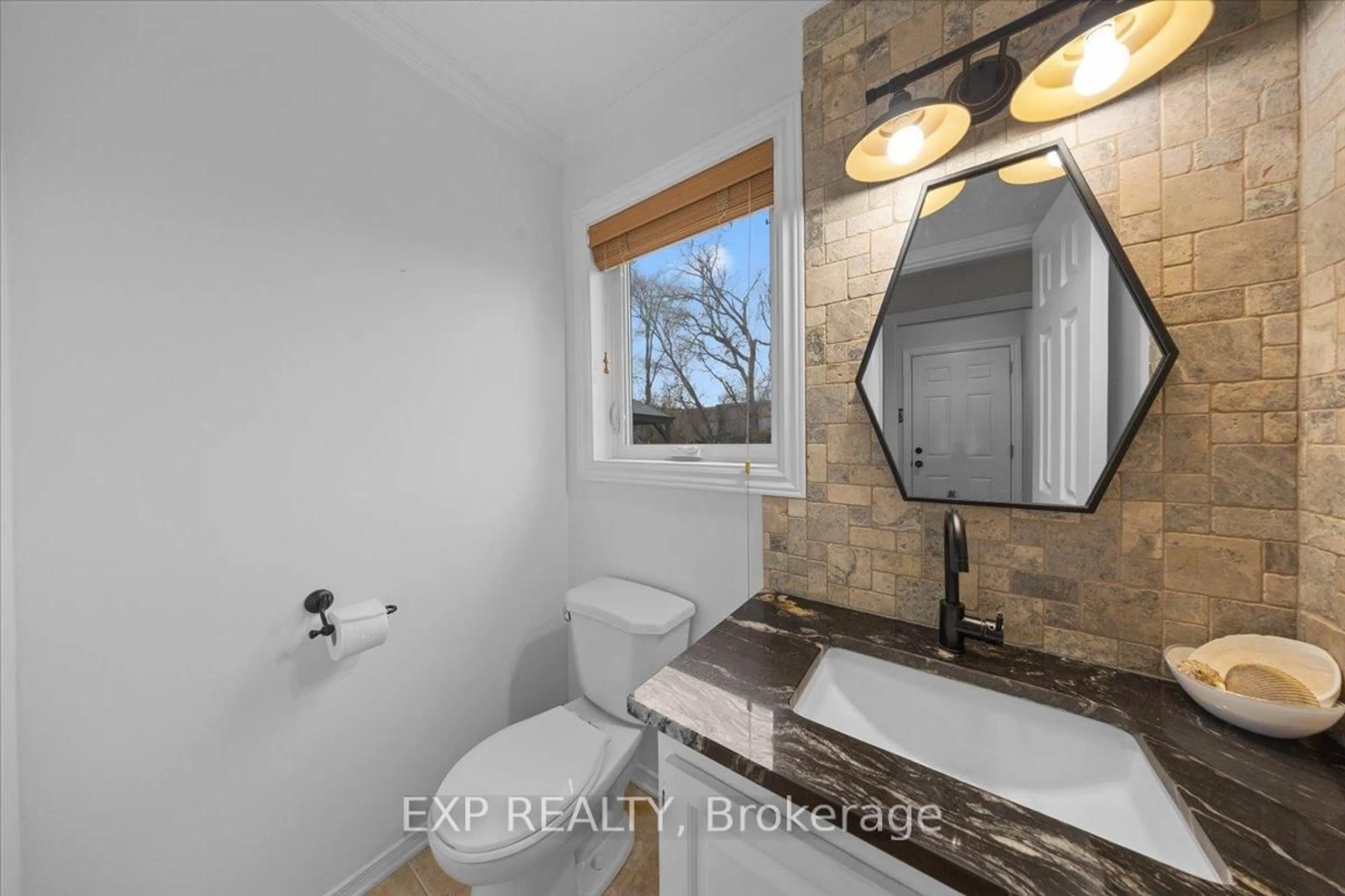 Standard bathroom, ceramic/tile floor for 4 Bobcat Way, Ottawa Ontario K2S 1P3
