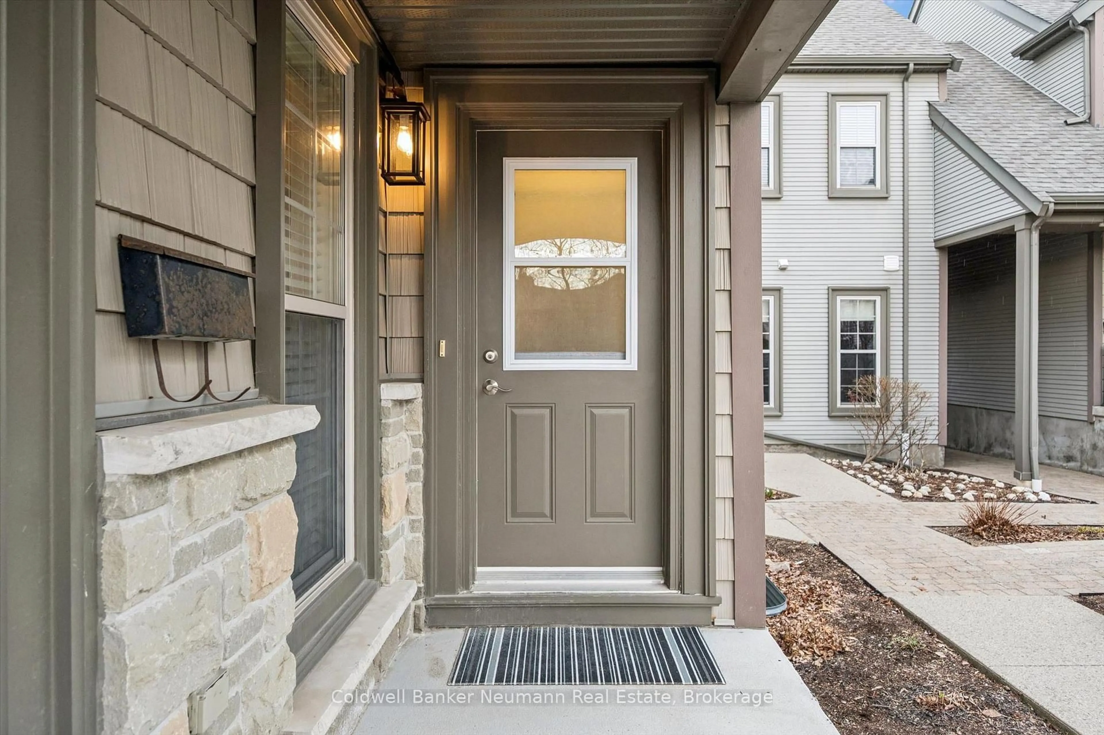 Indoor entryway for 100 Frederick Dr #9, Guelph Ontario N1L 0H6