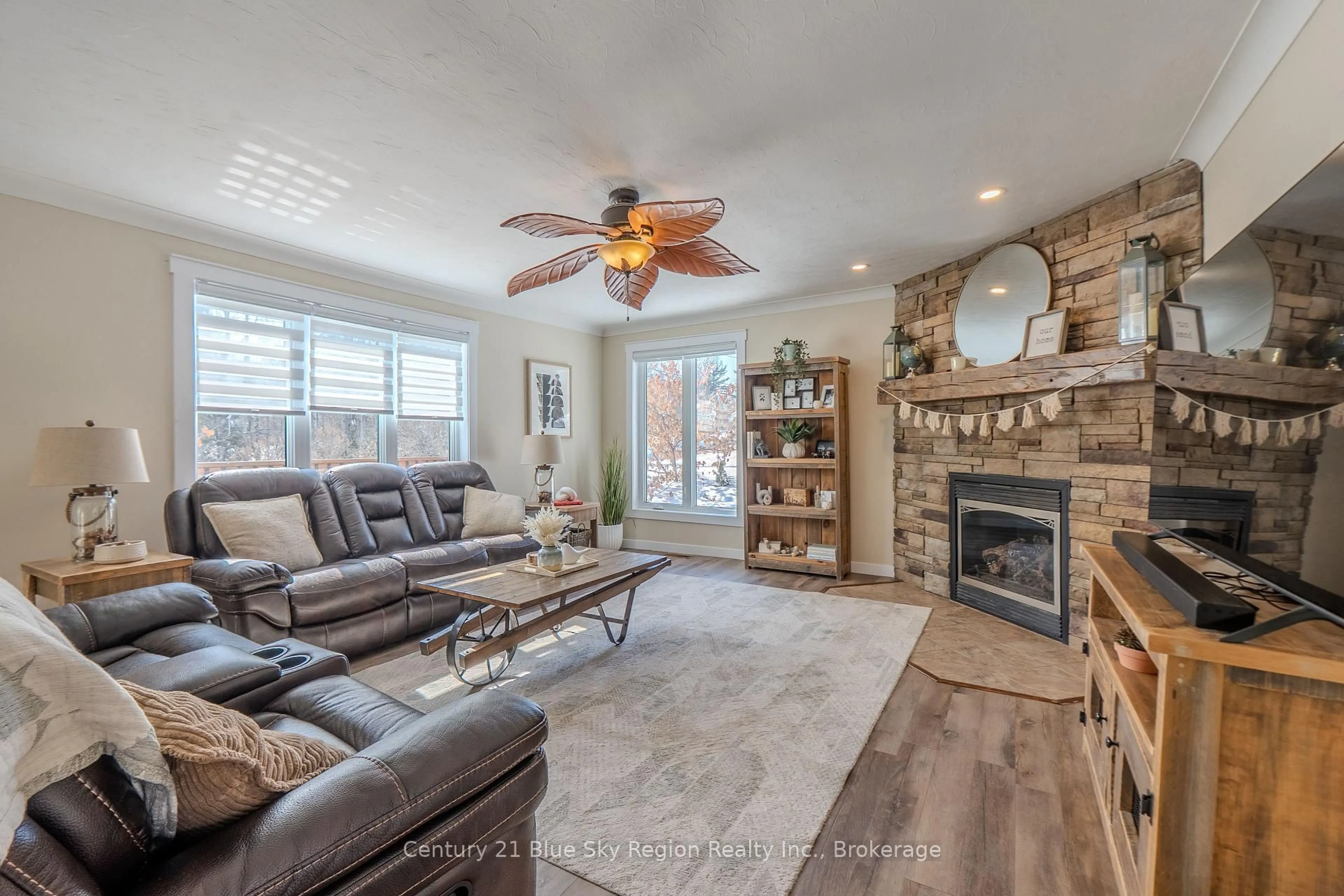 Living room with furniture, unknown for 278 Tower Dr, North Bay Ontario P1B 8G2