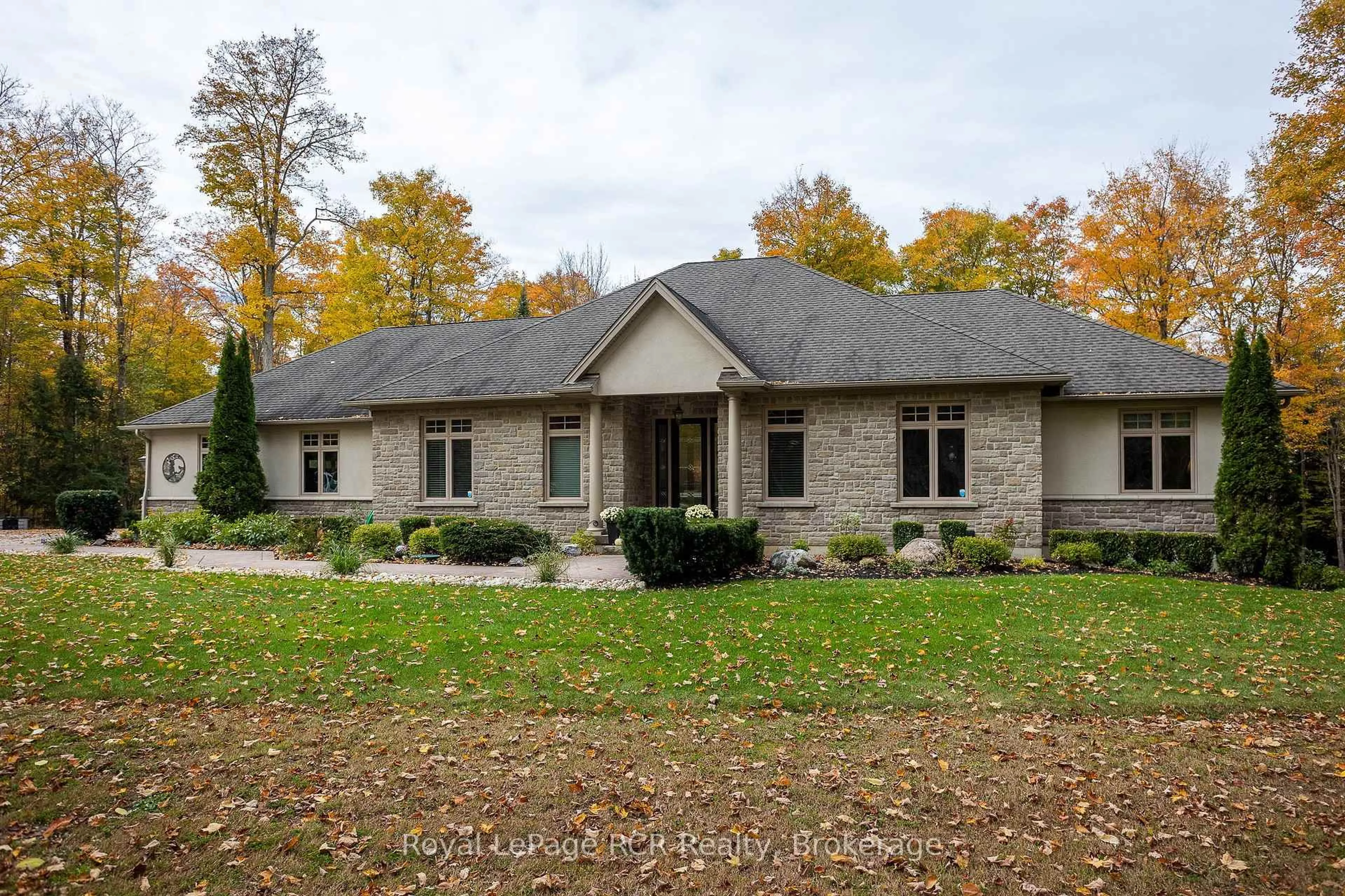 Home with brick exterior material, building for 414498 Baseline Rd, West Grey Ontario N0C 1H0