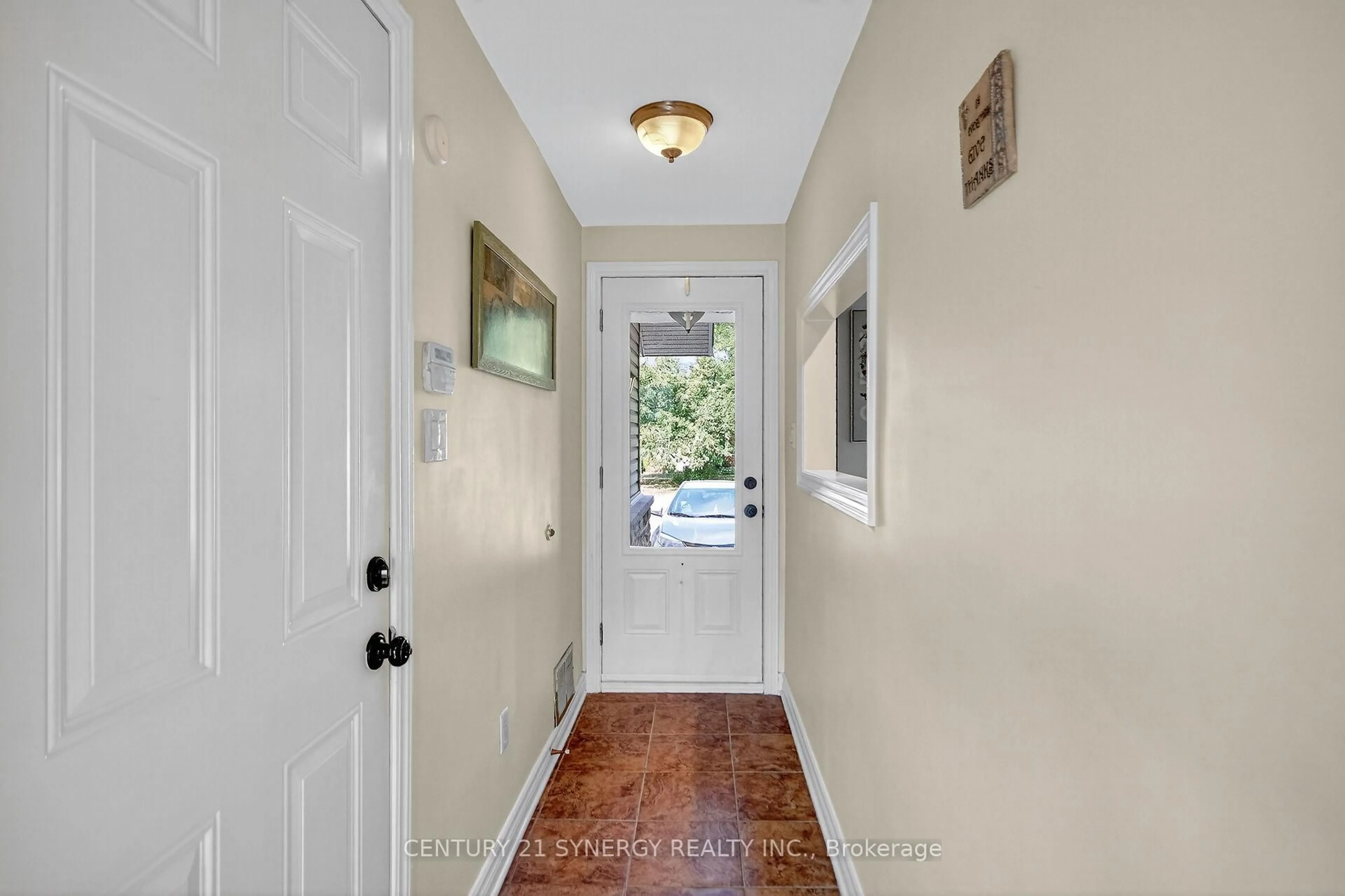 Indoor entryway for 61 Fieldgate Dr, Ottawa Ontario K2J 1V3