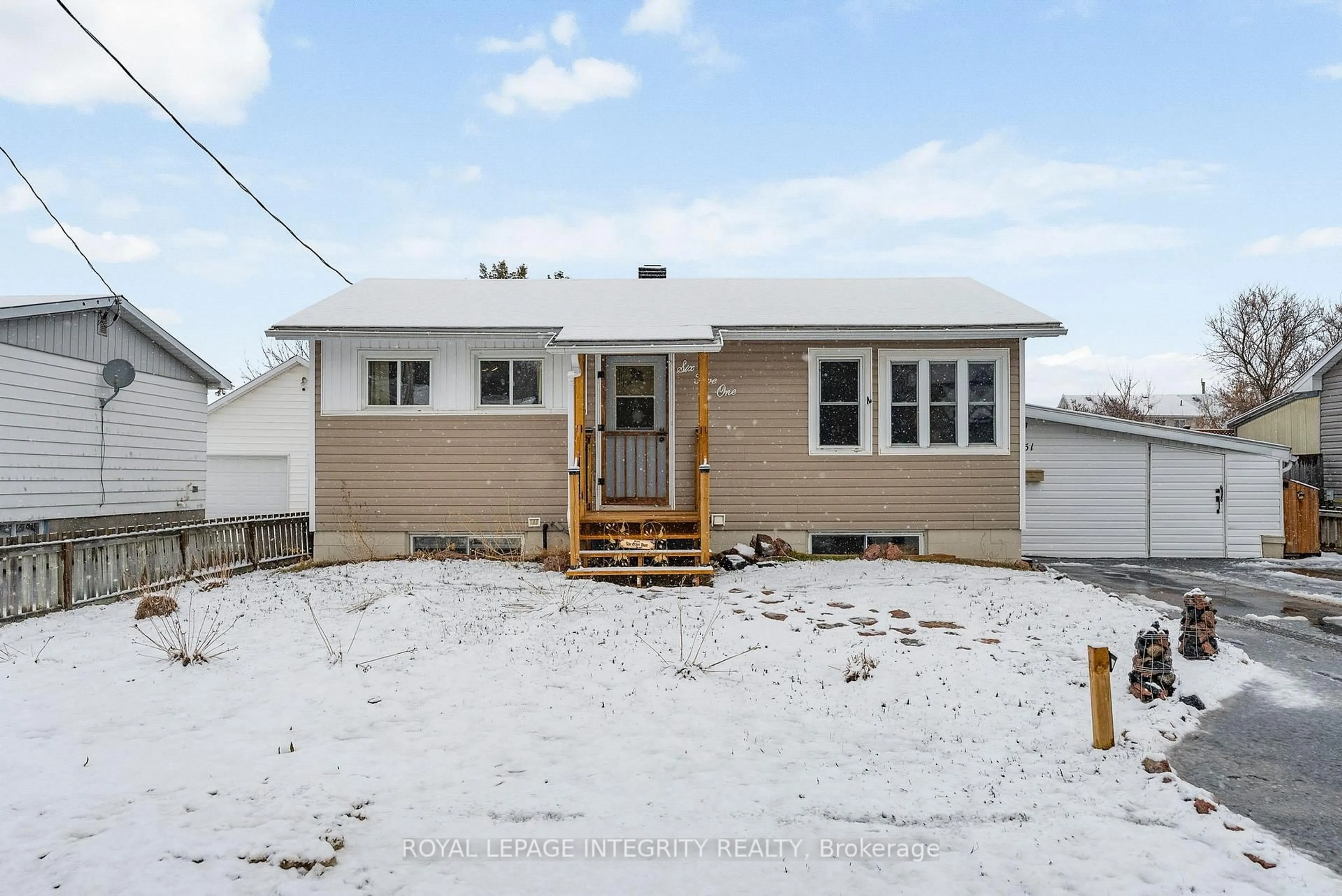 Home with vinyl exterior material, street for 651 Lorne St, Laurentian Valley Ontario K8A 6T7