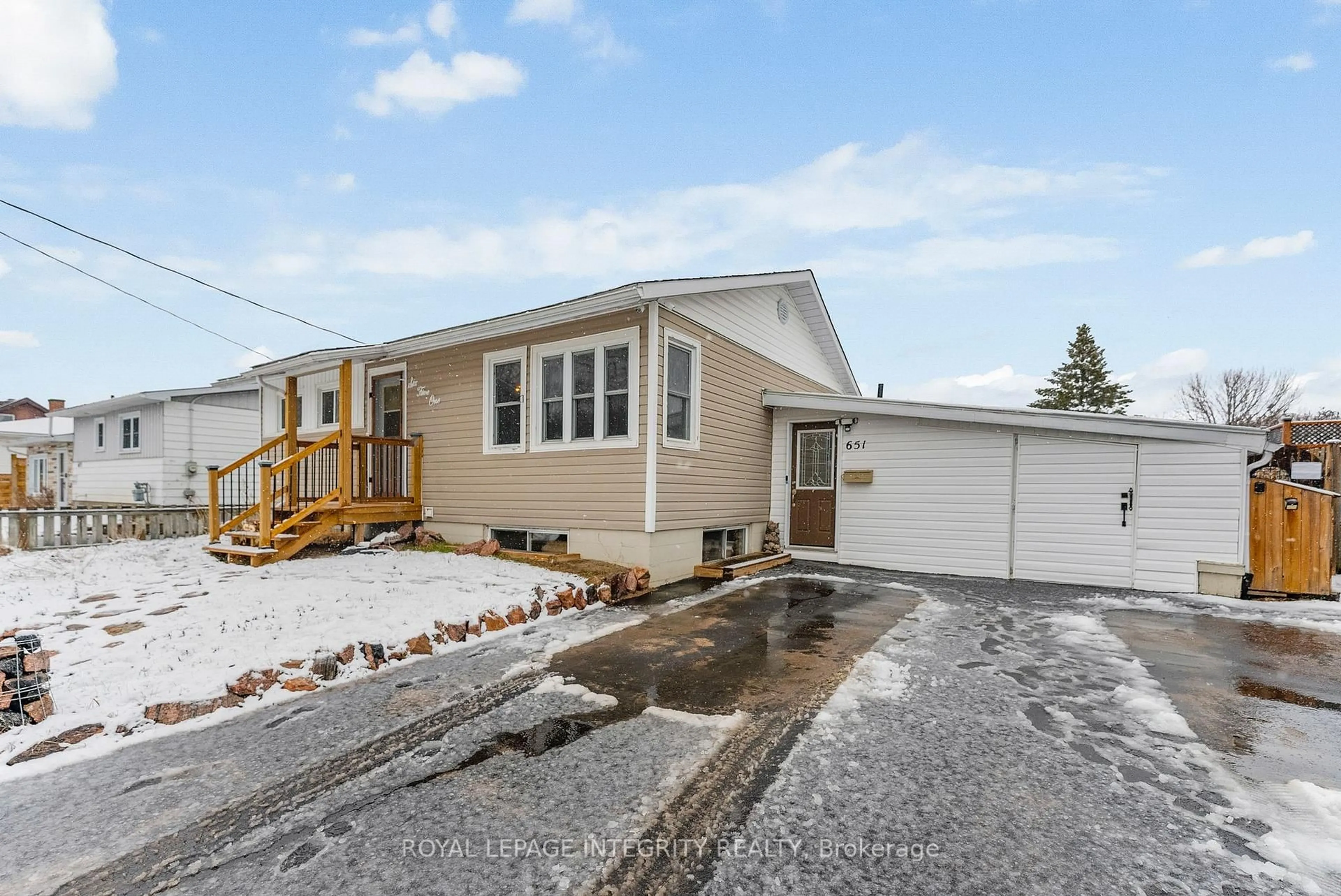 Home with vinyl exterior material, street for 651 Lorne St, Laurentian Valley Ontario K8A 6T7