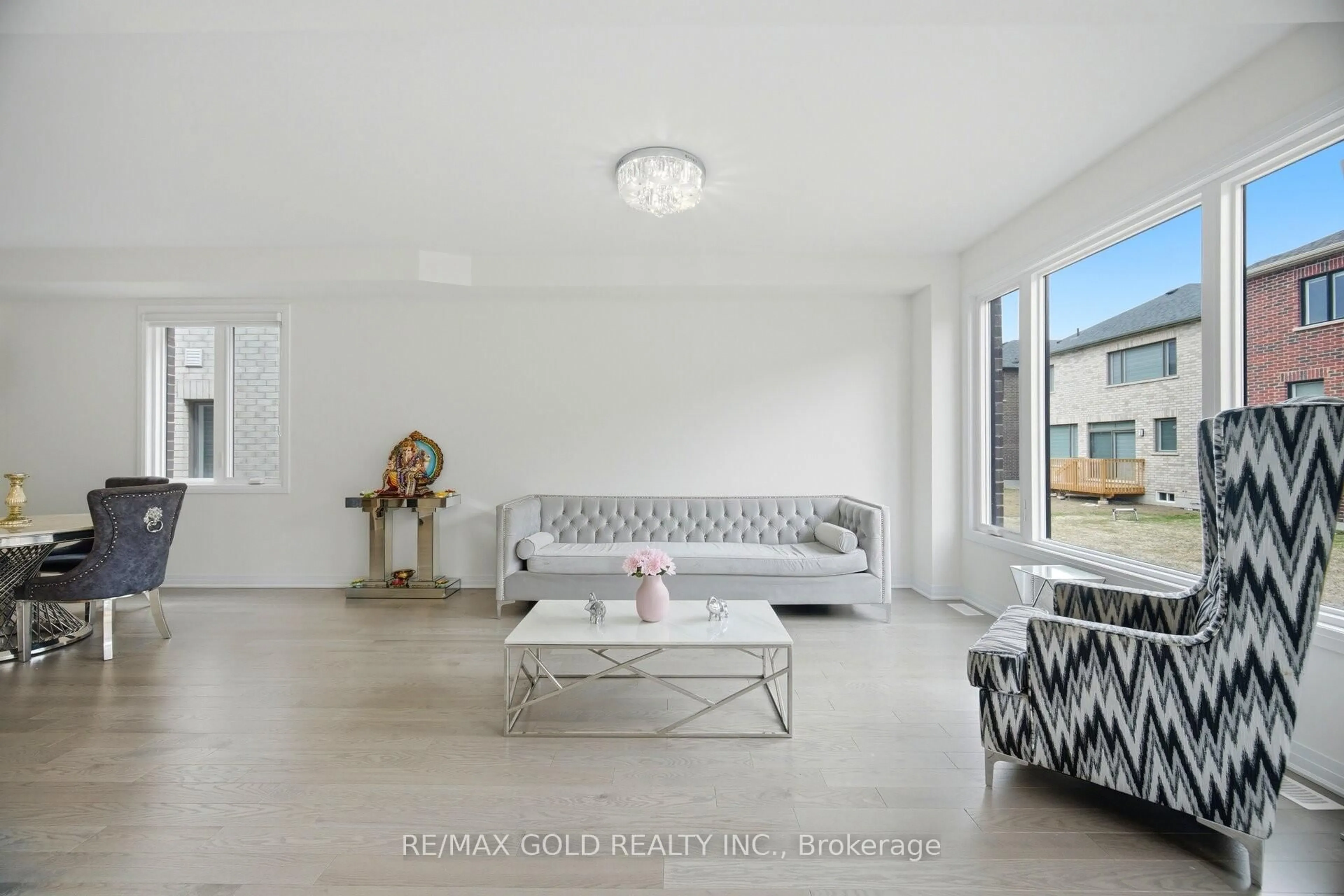 Living room with furniture, unknown for 78 Player Dr, Erin Ontario N0B 1T0