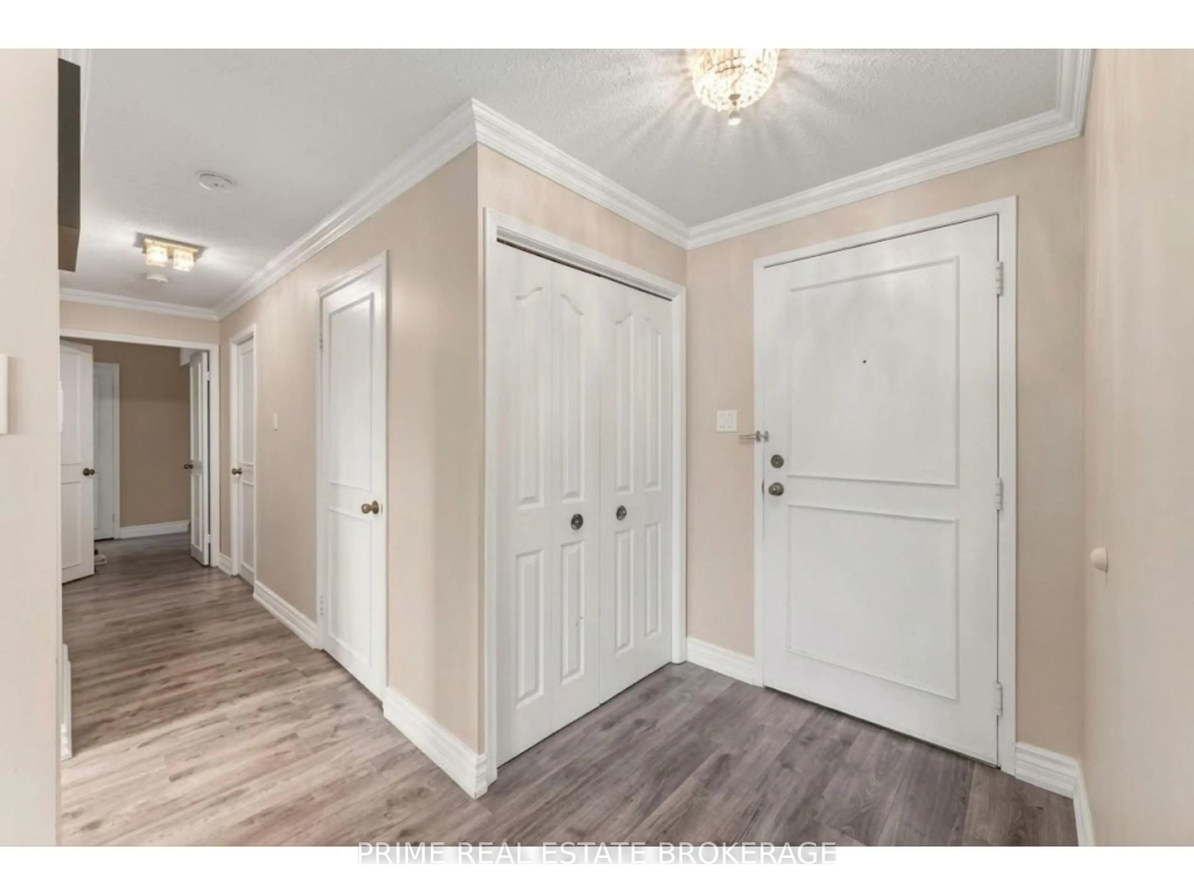 Indoor entryway for 693 Windermere Rd #204, London North Ontario N5X 2P1