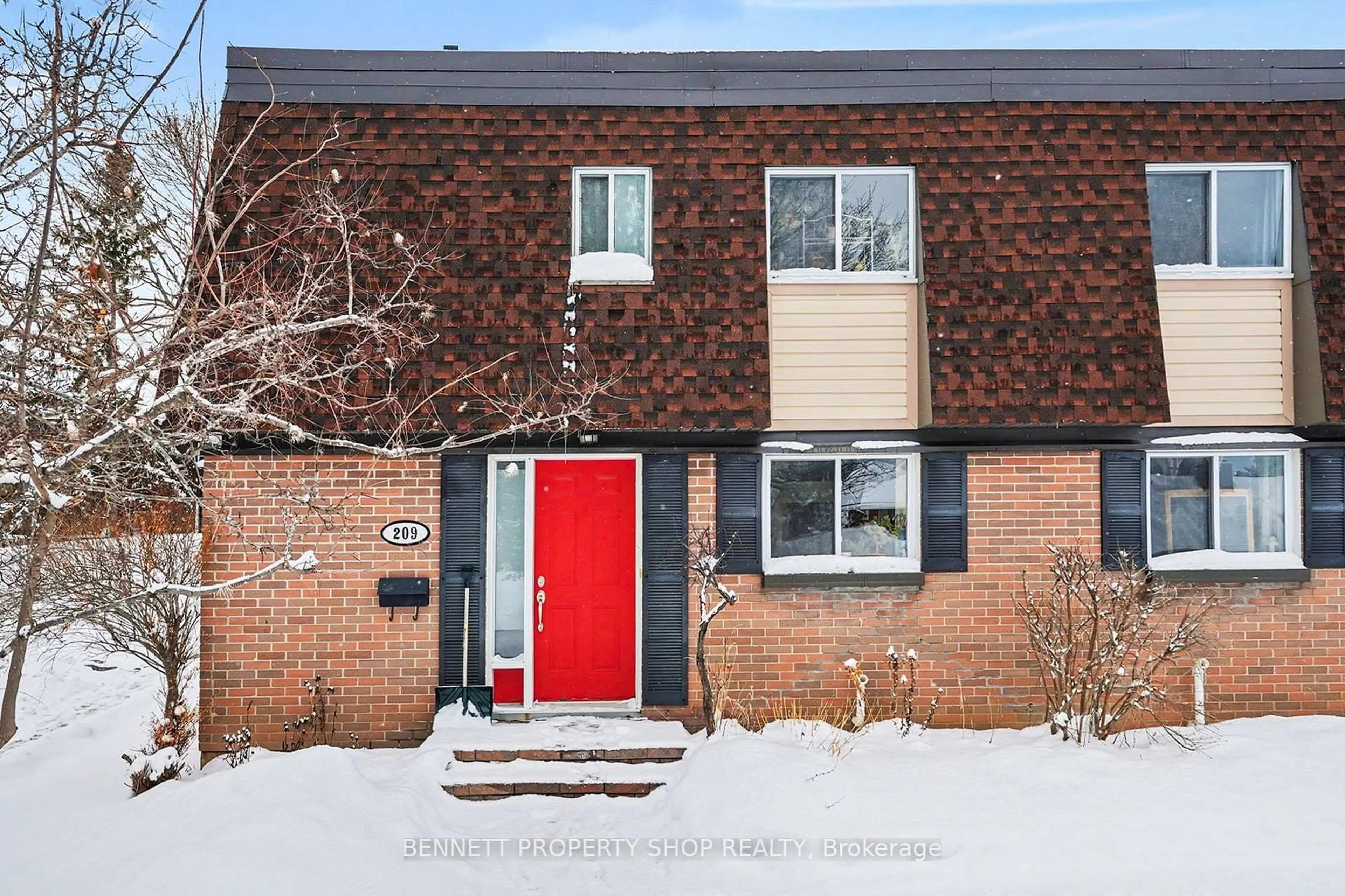 Home with brick exterior material, street for 209 Ridgepark Private #41, Ottawa Ontario K2G 1H1