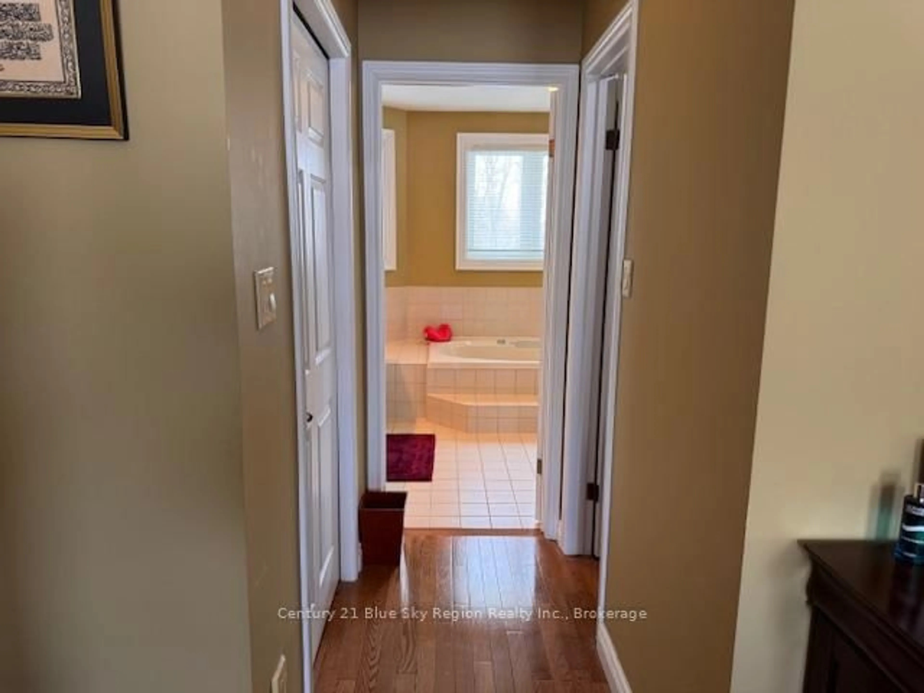 Indoor entryway for 29 Robinhood Crt, North Bay Ontario P1C 1L3