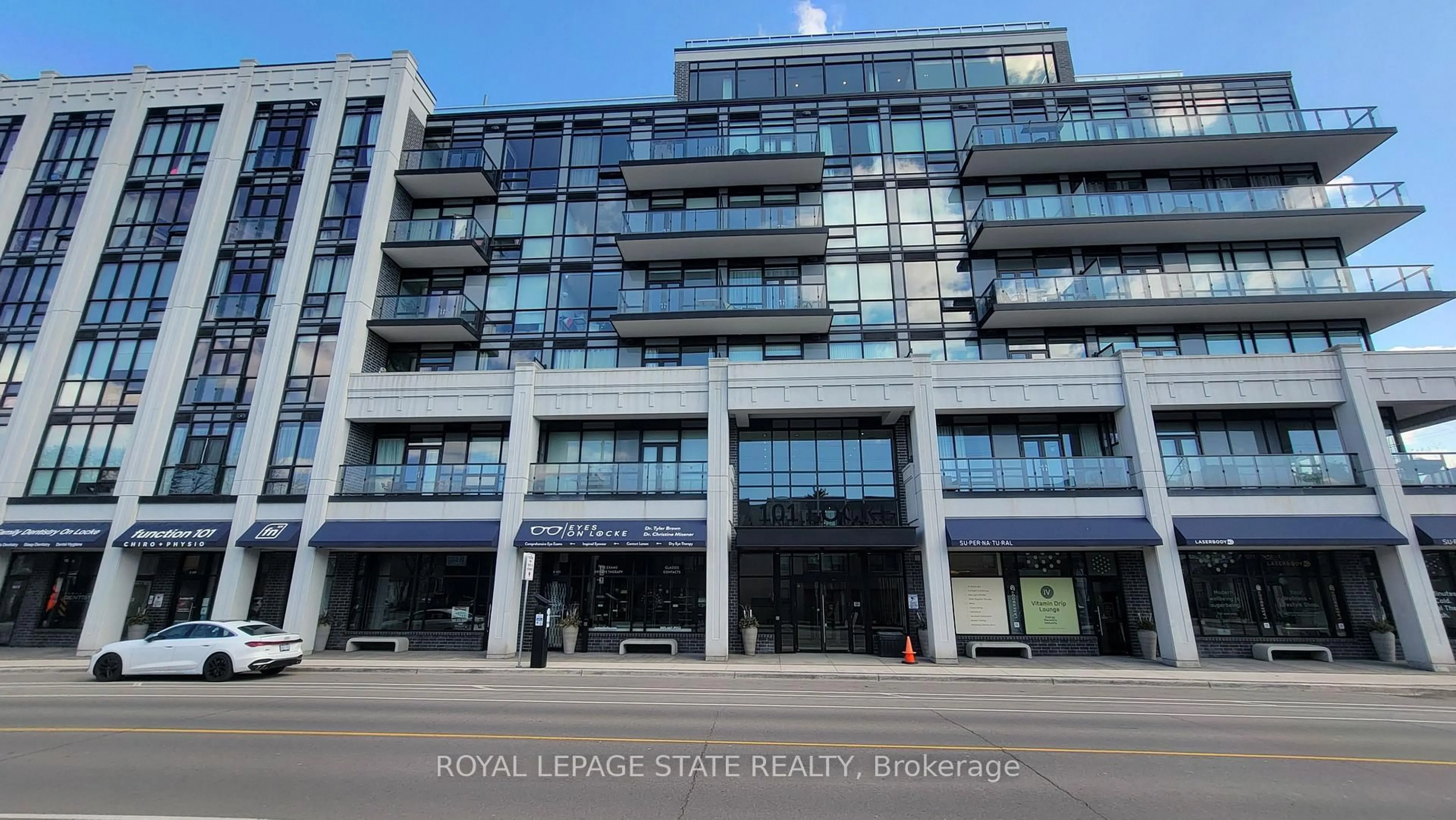 Indoor foyer for 101 Locke St #511, Hamilton Ontario L8P 4A6