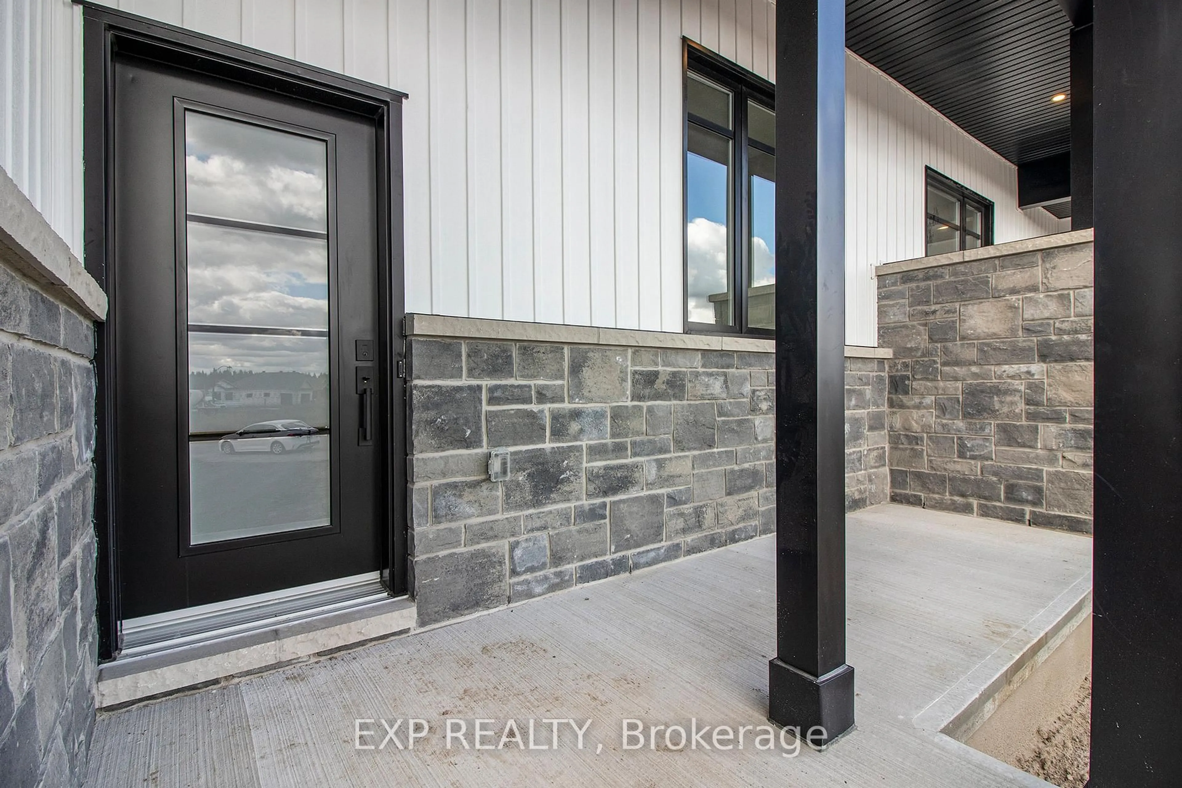 Indoor entryway for 773 Lacroix Rd, Clarence-Rockland Ontario K0A 2A0