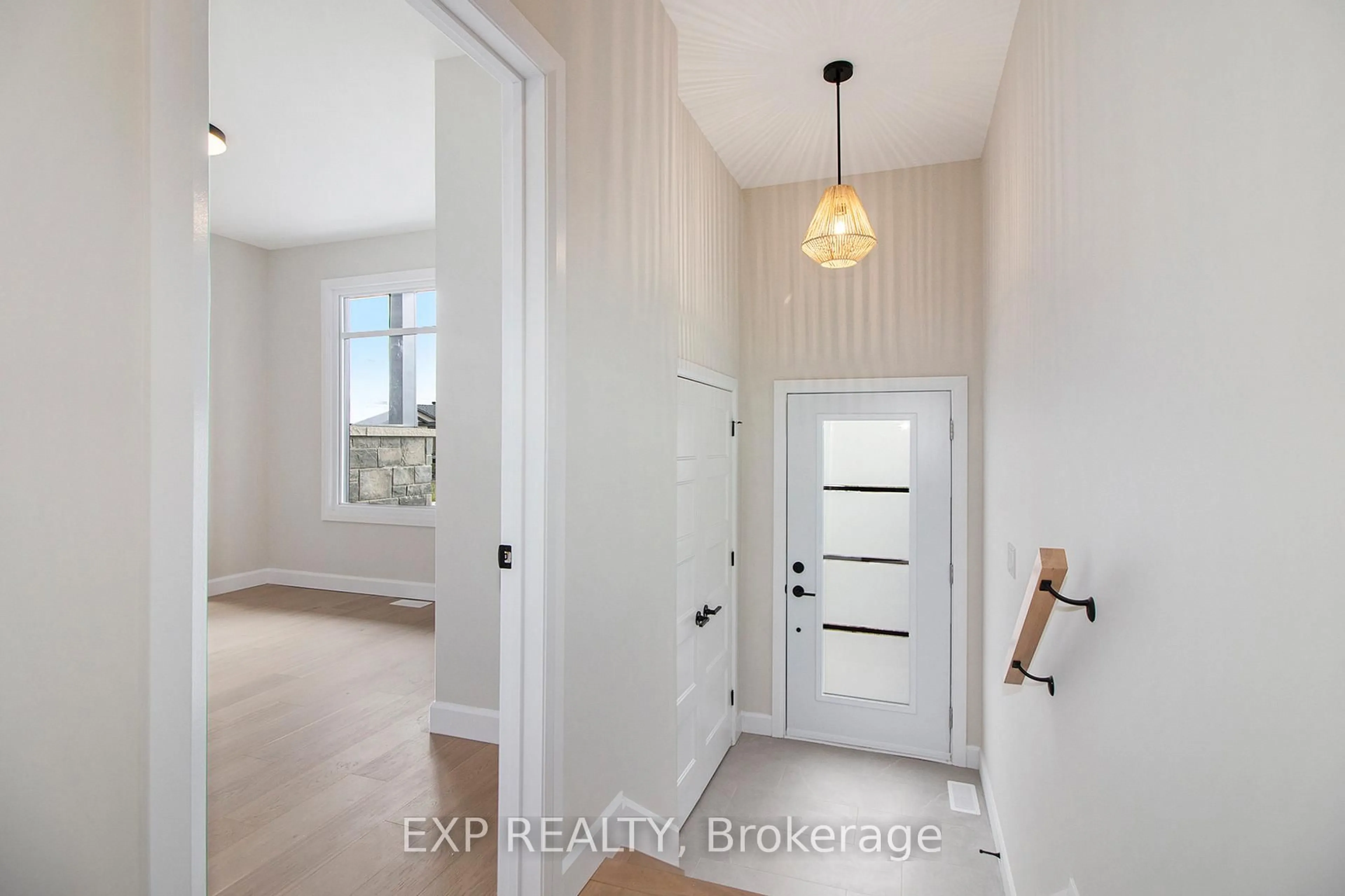 Indoor entryway for 773 Lacroix Rd, Clarence-Rockland Ontario K0A 2A0