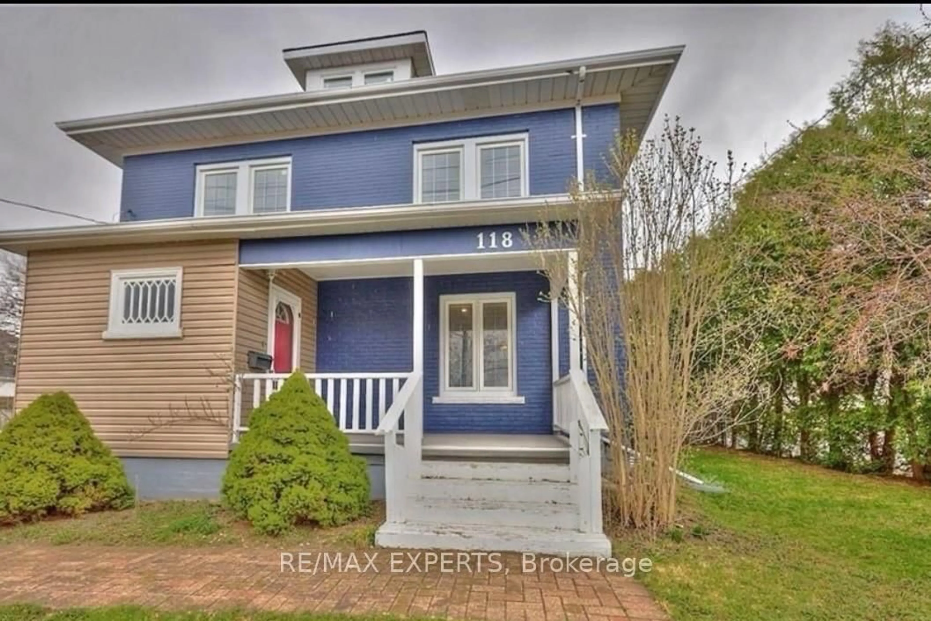 Home with vinyl exterior material, street for 118 Denistoun St, Welland Ontario L3C 5C3