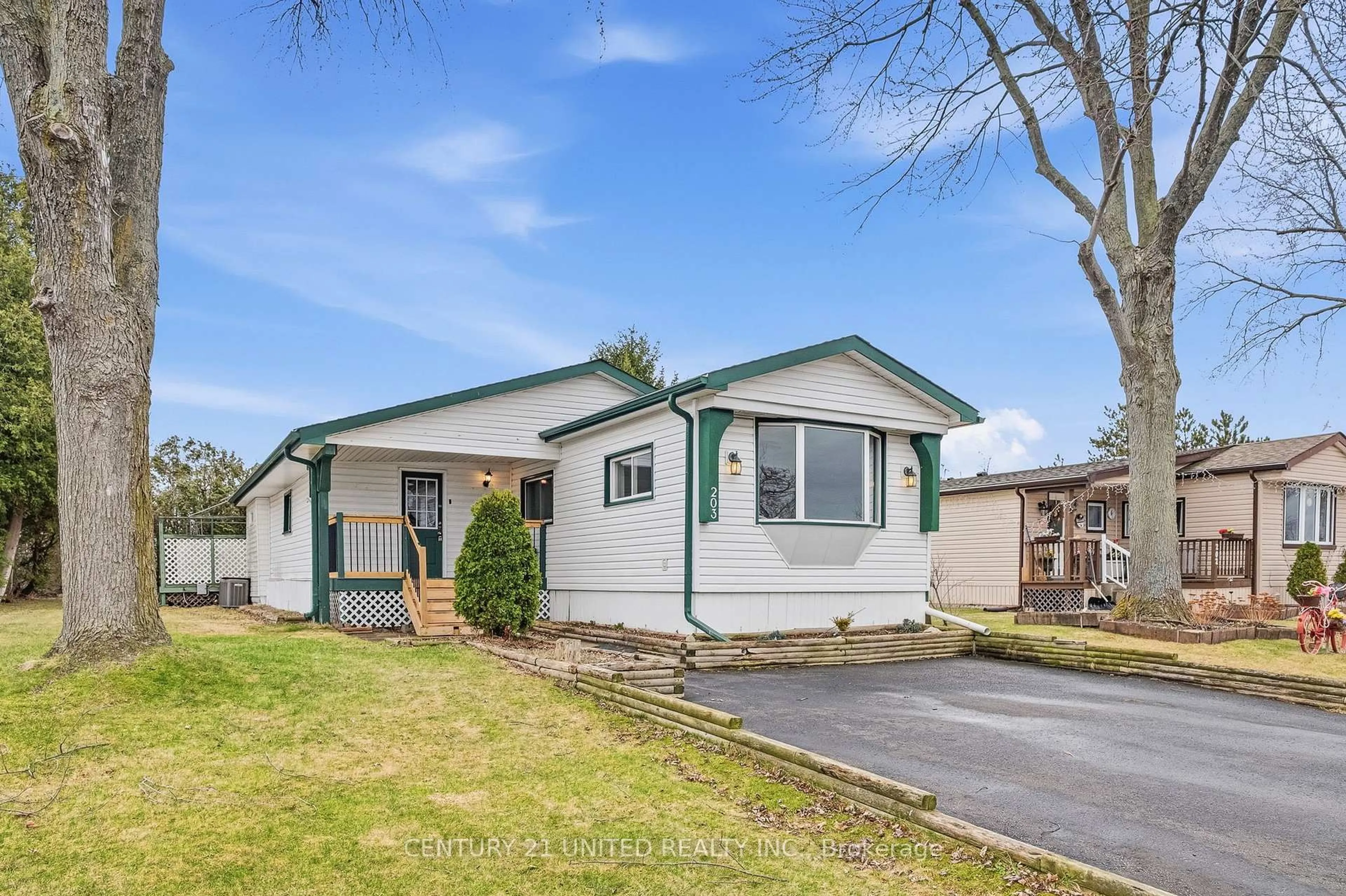 Home with vinyl exterior material, street for 203 Lynn Cres, Hamilton Township Ontario K9A 0X9