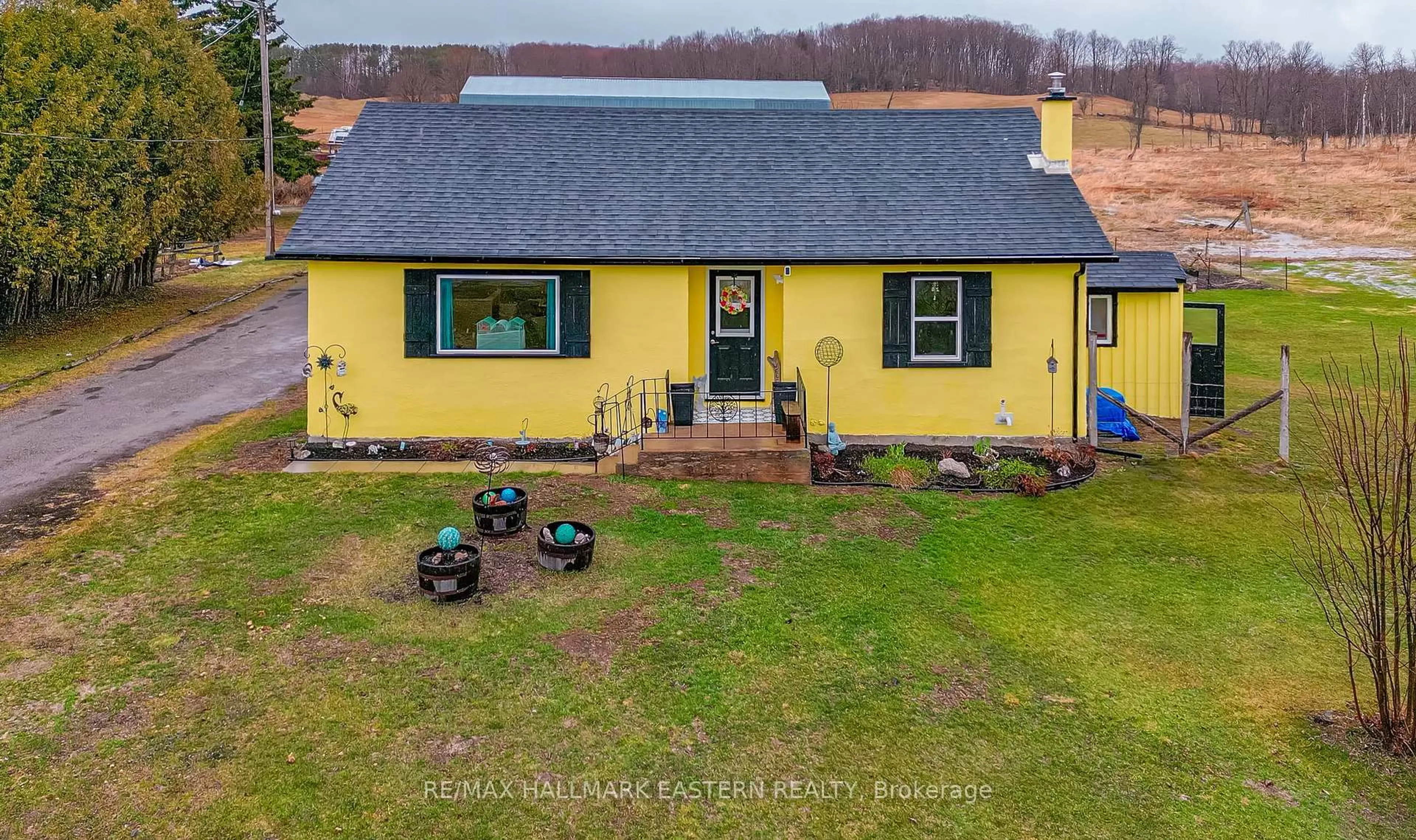 A pic from outside/outdoor area/front of a property/back of a property/a pic from drone, unknown for 1095 Slab St, Madoc Ontario K0K 2K0
