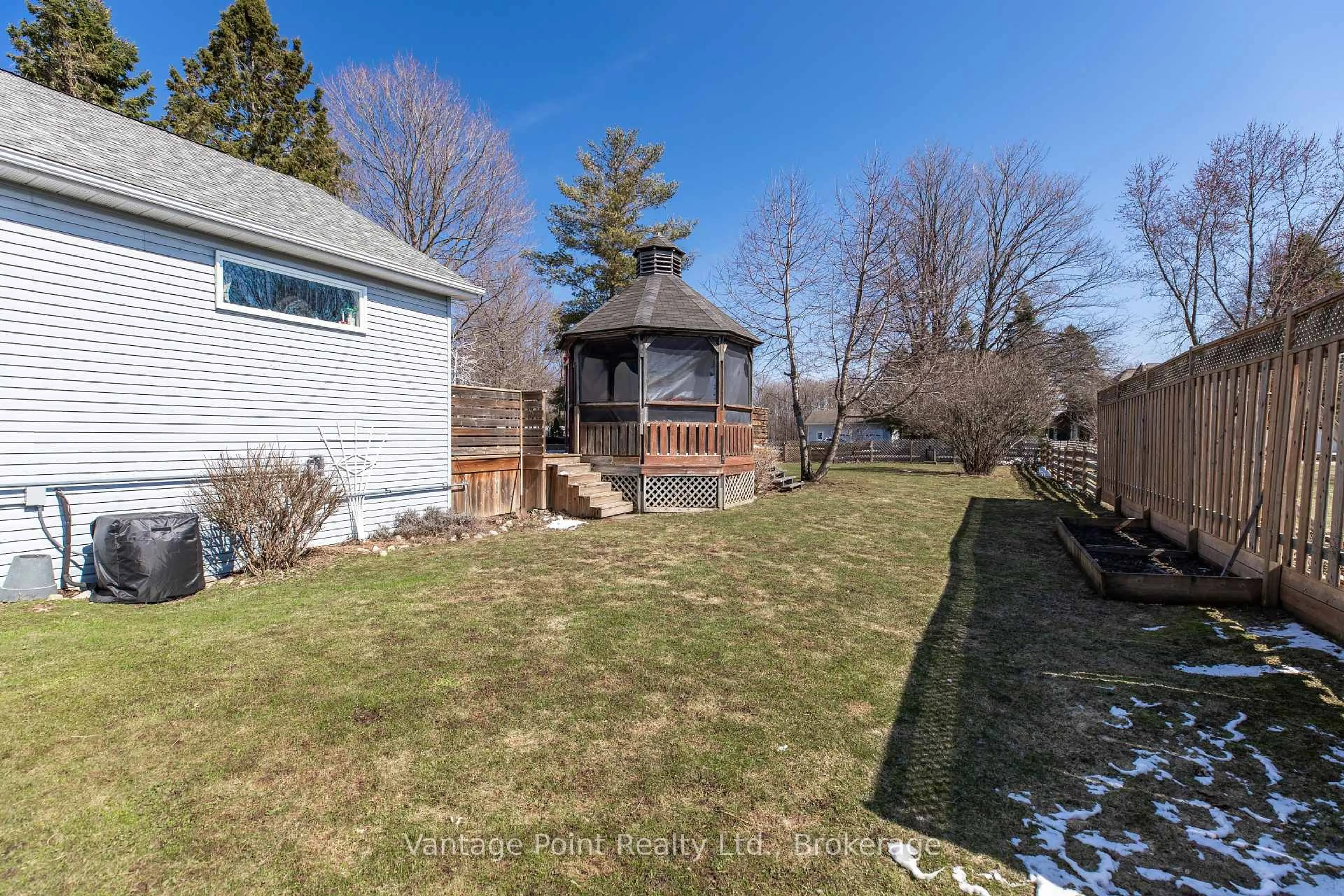 A pic from outside/outdoor area/front of a property/back of a property/a pic from drone, water/lake/river/ocean view for 113 Glenwood Pl, West Grey Ontario N0C 1H0