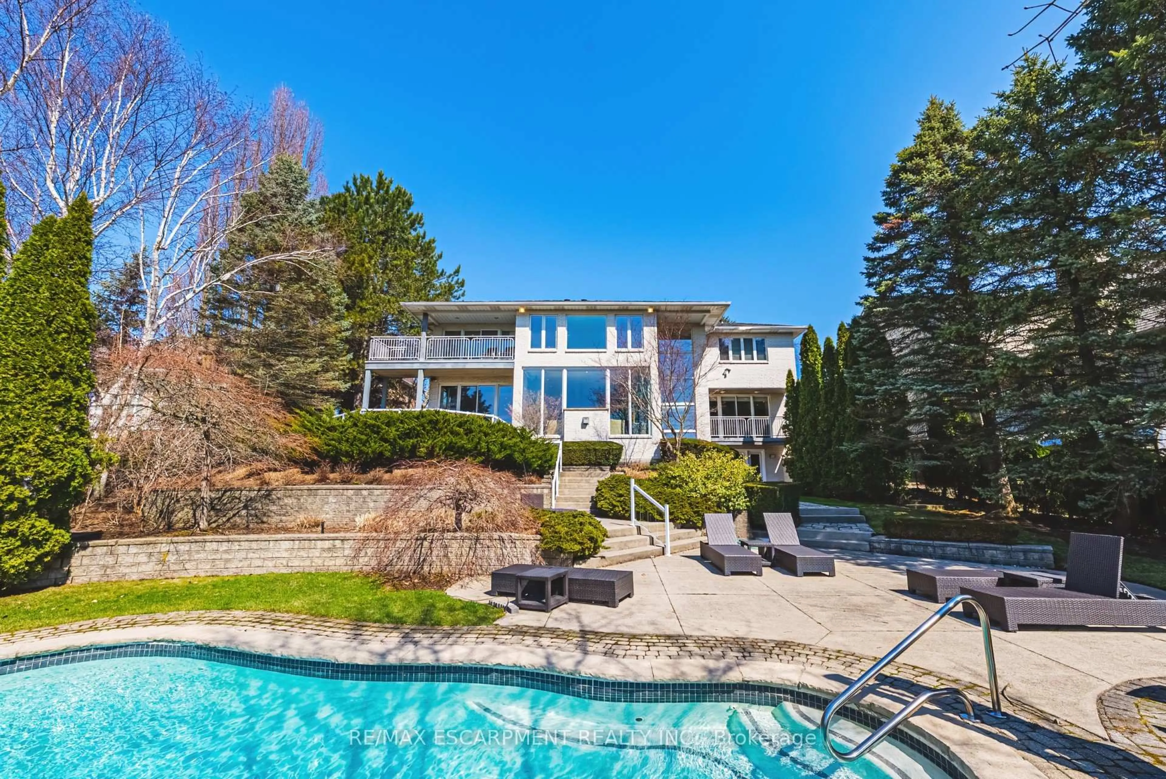 Pool for 2 Anslow Crt, Hamilton Ontario L9H 6Z2