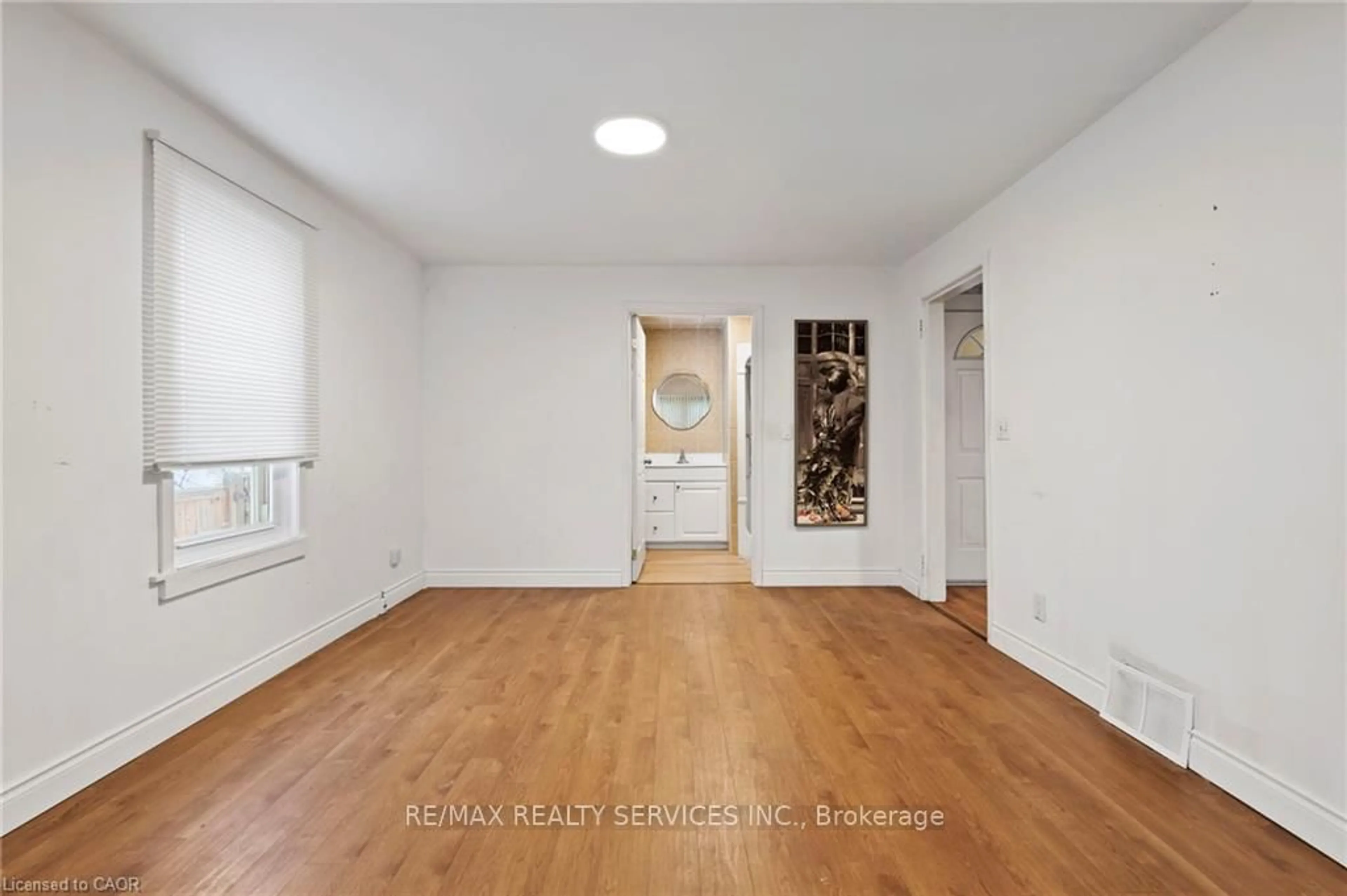 A pic of a room for 5292 Bridge St, Niagara Falls Ontario L2E 2T3