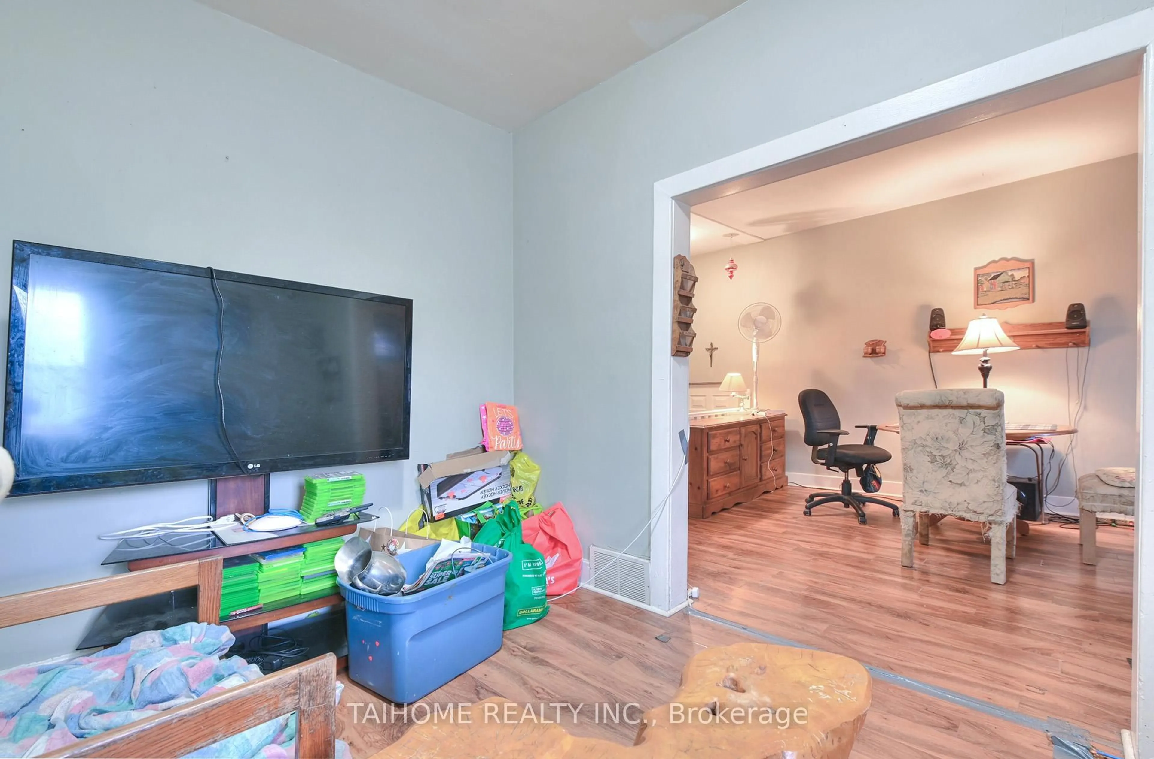 A pic of a room for 6 Iron St, Welland Ontario L3B 3M4