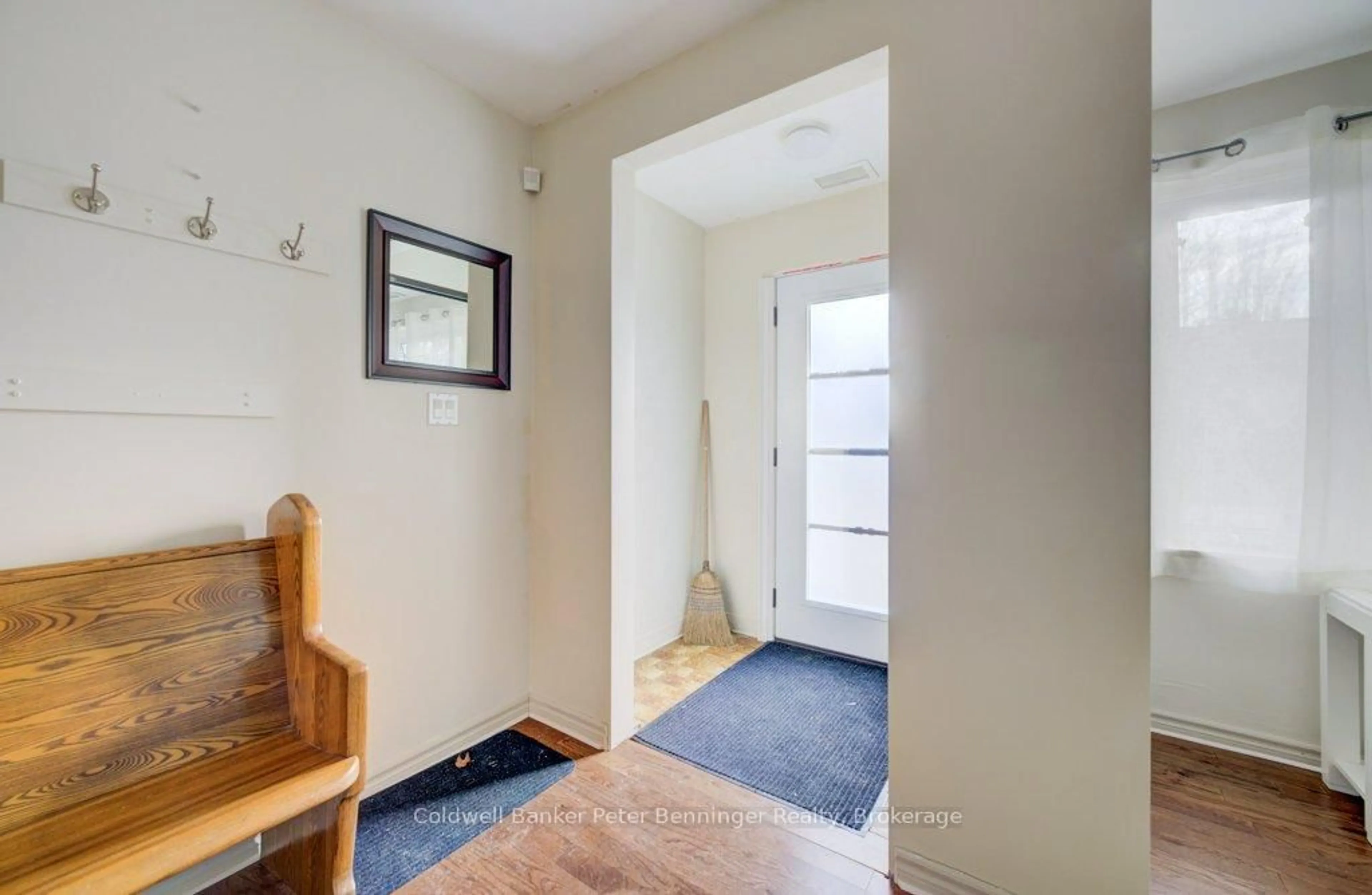 Indoor entryway for 425 Mary St, Brockton Ontario N0G 2V0