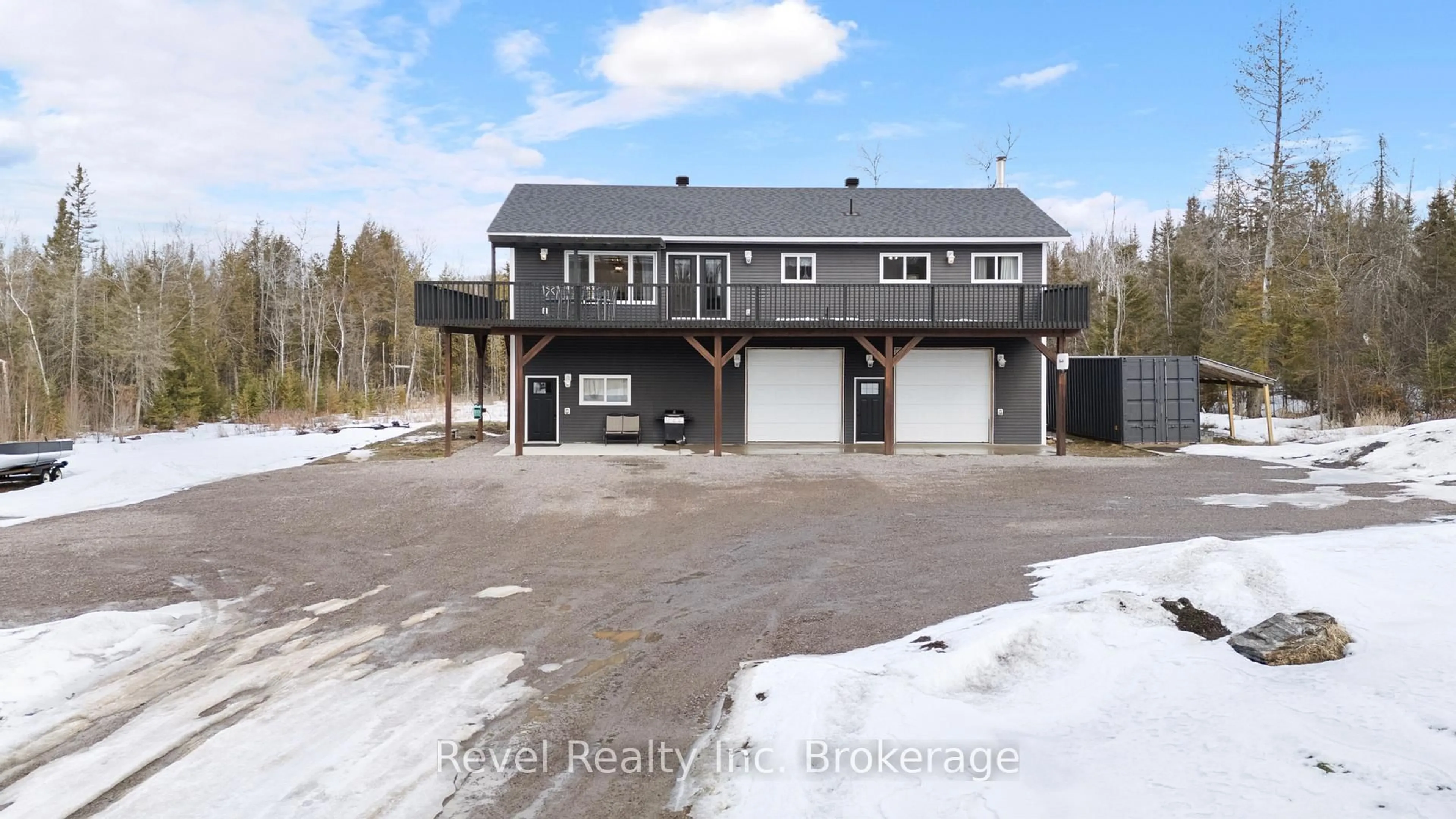 Indoor garage for 4205 Highway 17, Mattawa Ontario P0H 1V0