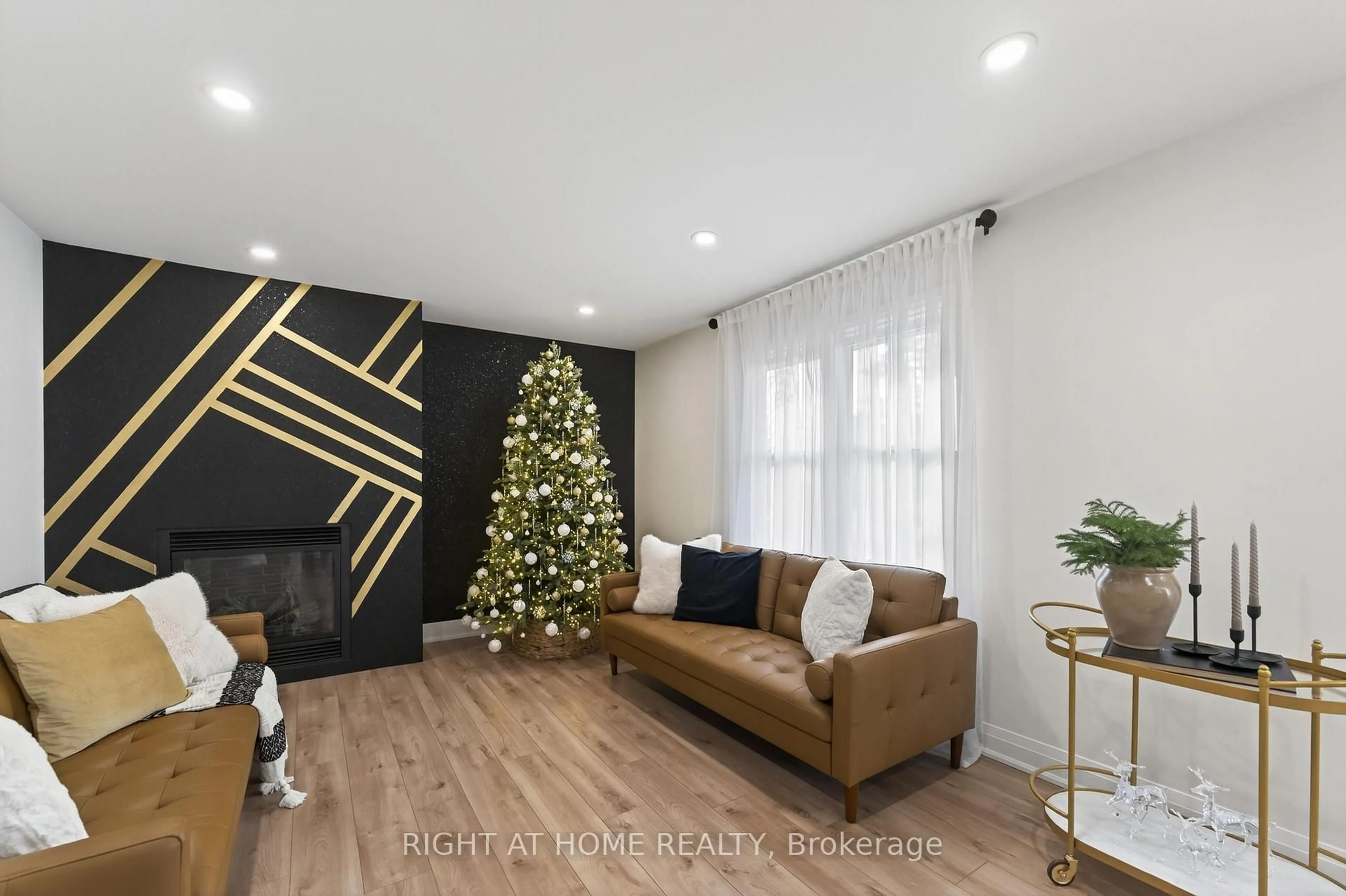 Living room with furniture, wood/laminate floor for 1234 SPEARS Rd, Fort Erie Ontario L2A 4N3