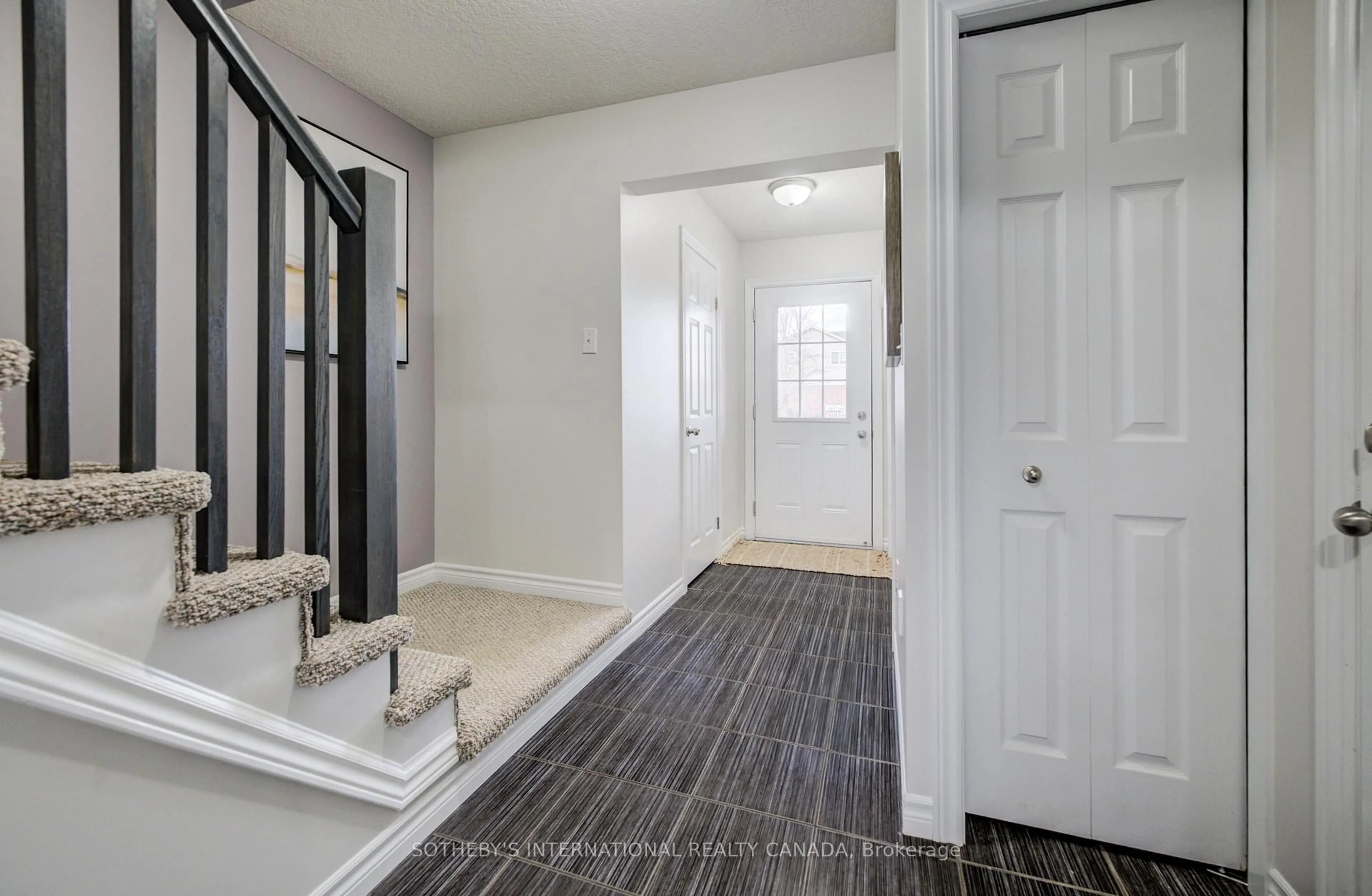 Indoor entryway for 358 Maverick St, Waterloo Ontario N2K 4N9