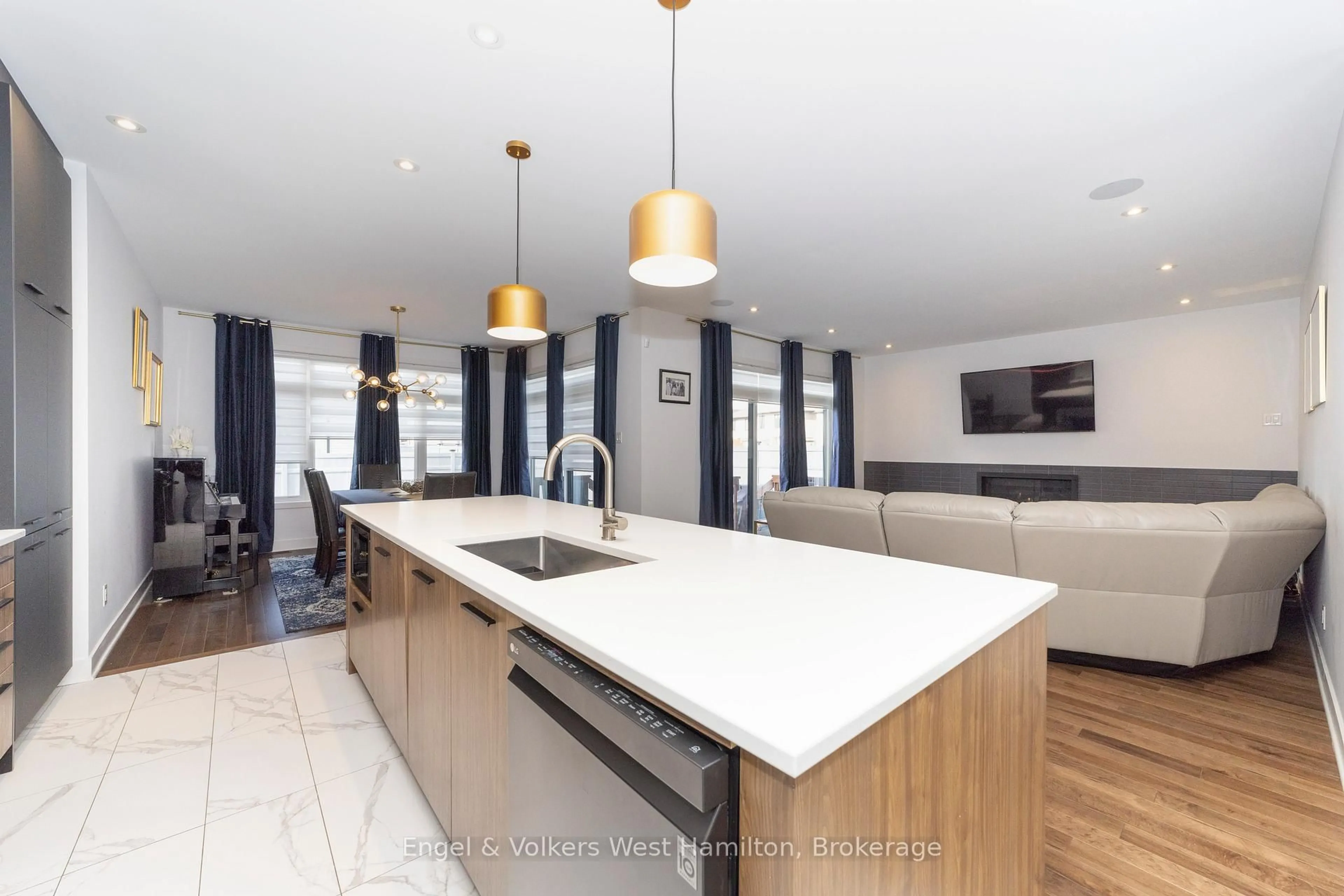 Contemporary kitchen, unknown for 374 Big Dipper St, Ottawa Ontario K4M 0J3