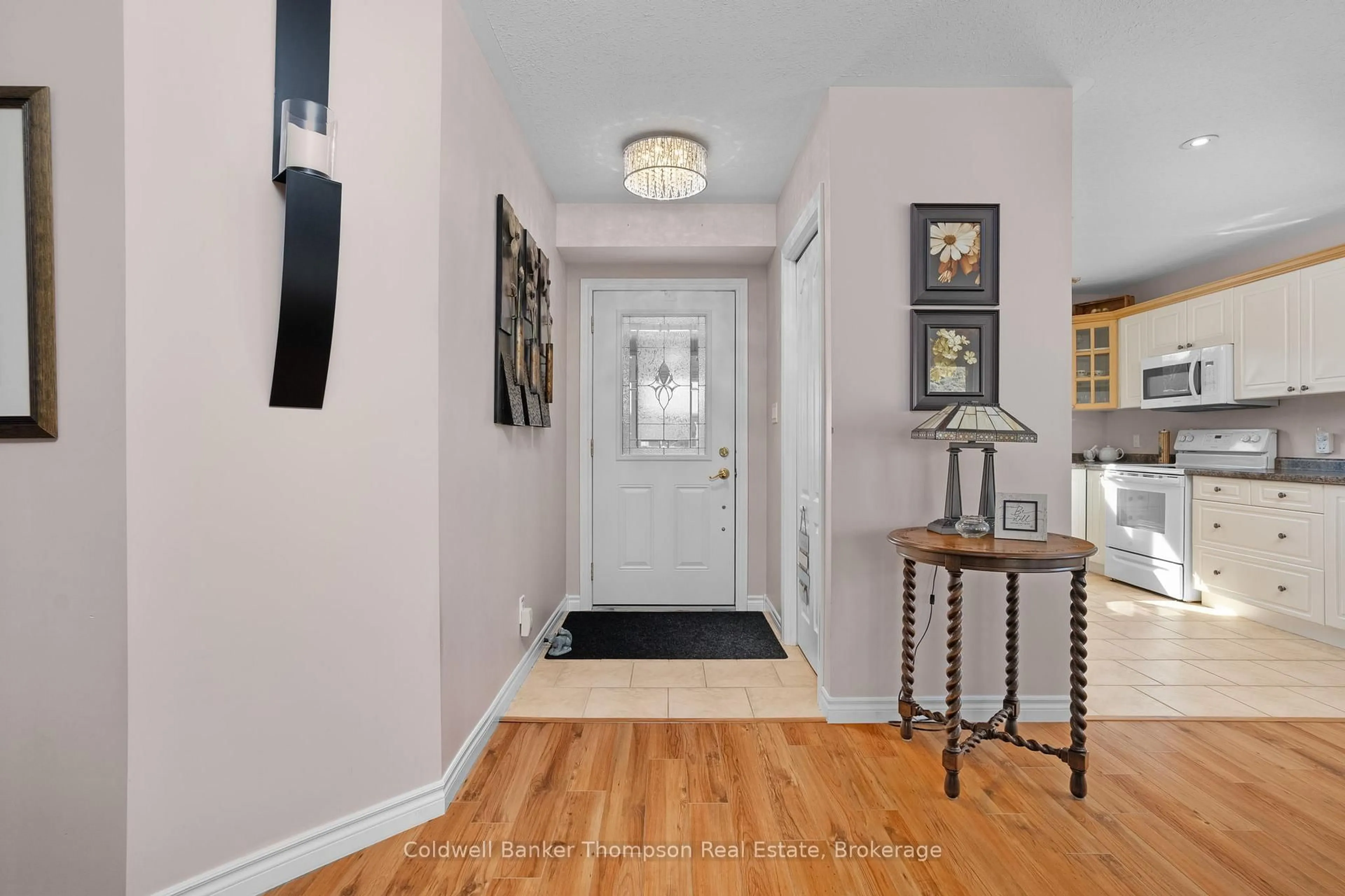 Indoor entryway for 5 Northdown St, Huntsville Ontario P1H 2R3