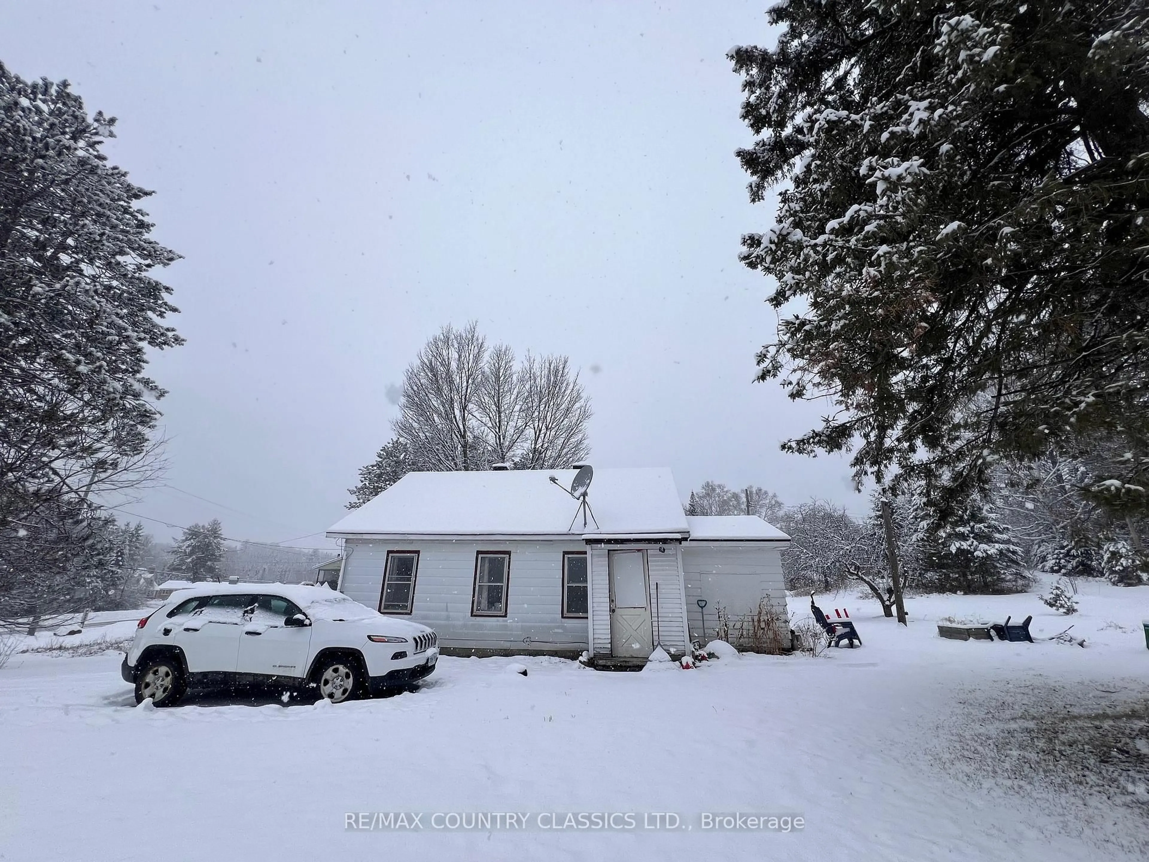 Unknown for 29606 60 Hwy Highway, South Algonquin Ontario K0J 2M0