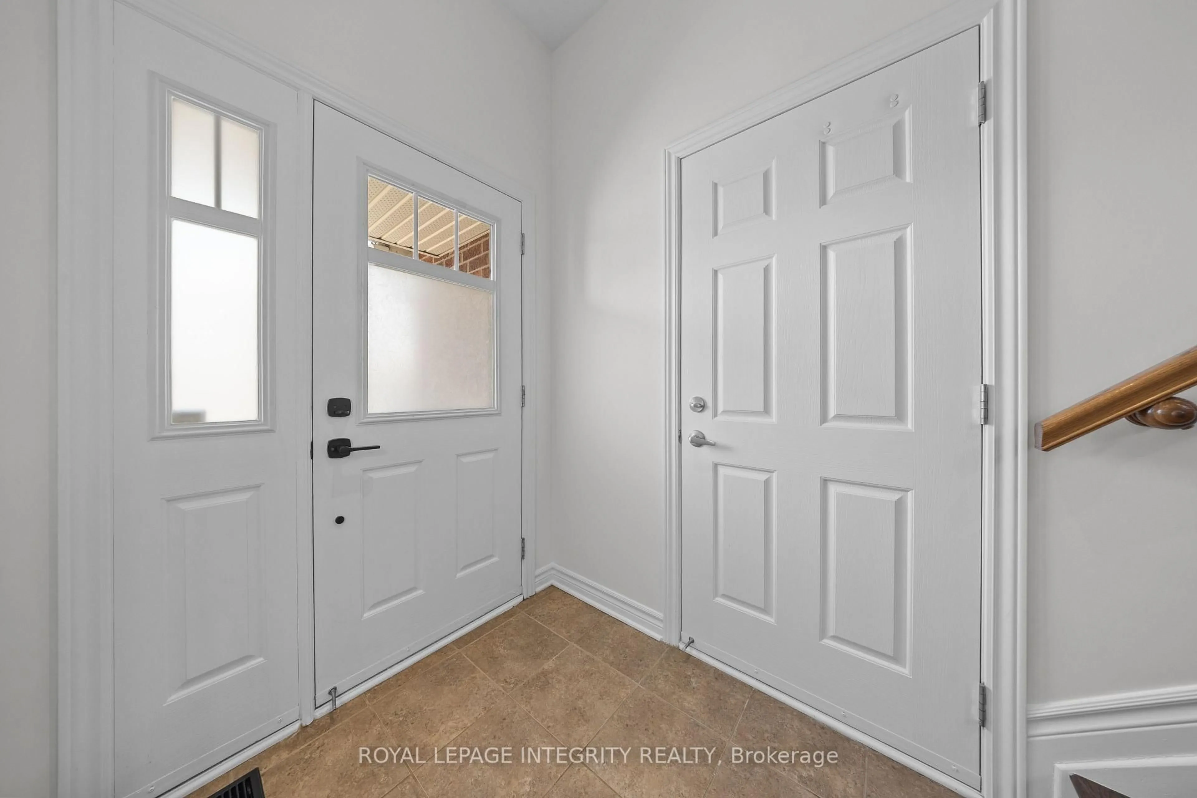 Indoor entryway for 356 Ravenswood Way, Ottawa Ontario K4A 0R8