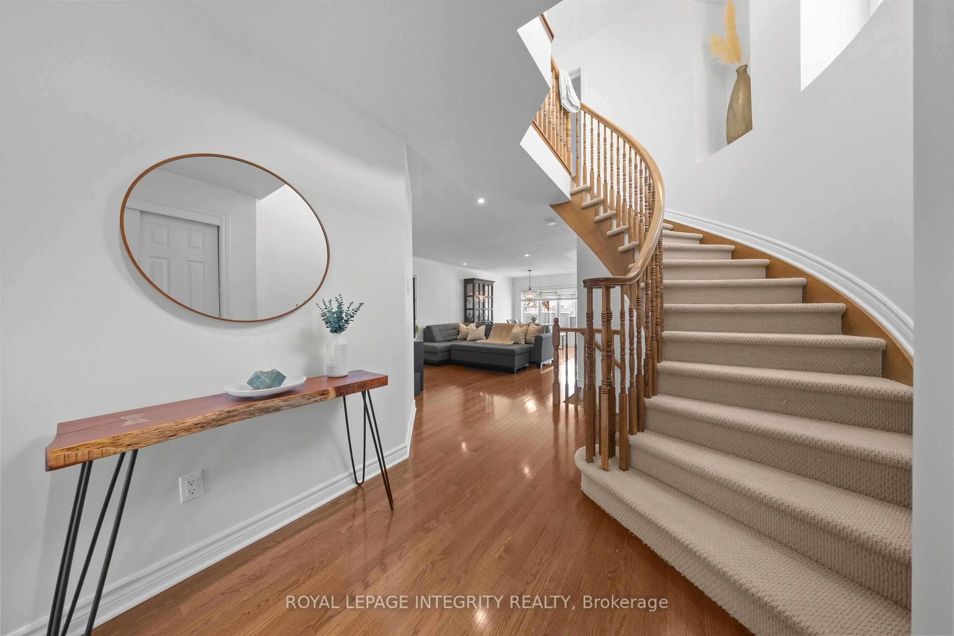 Indoor entryway for 356 Ravenswood Way, Ottawa Ontario K4A 0R8