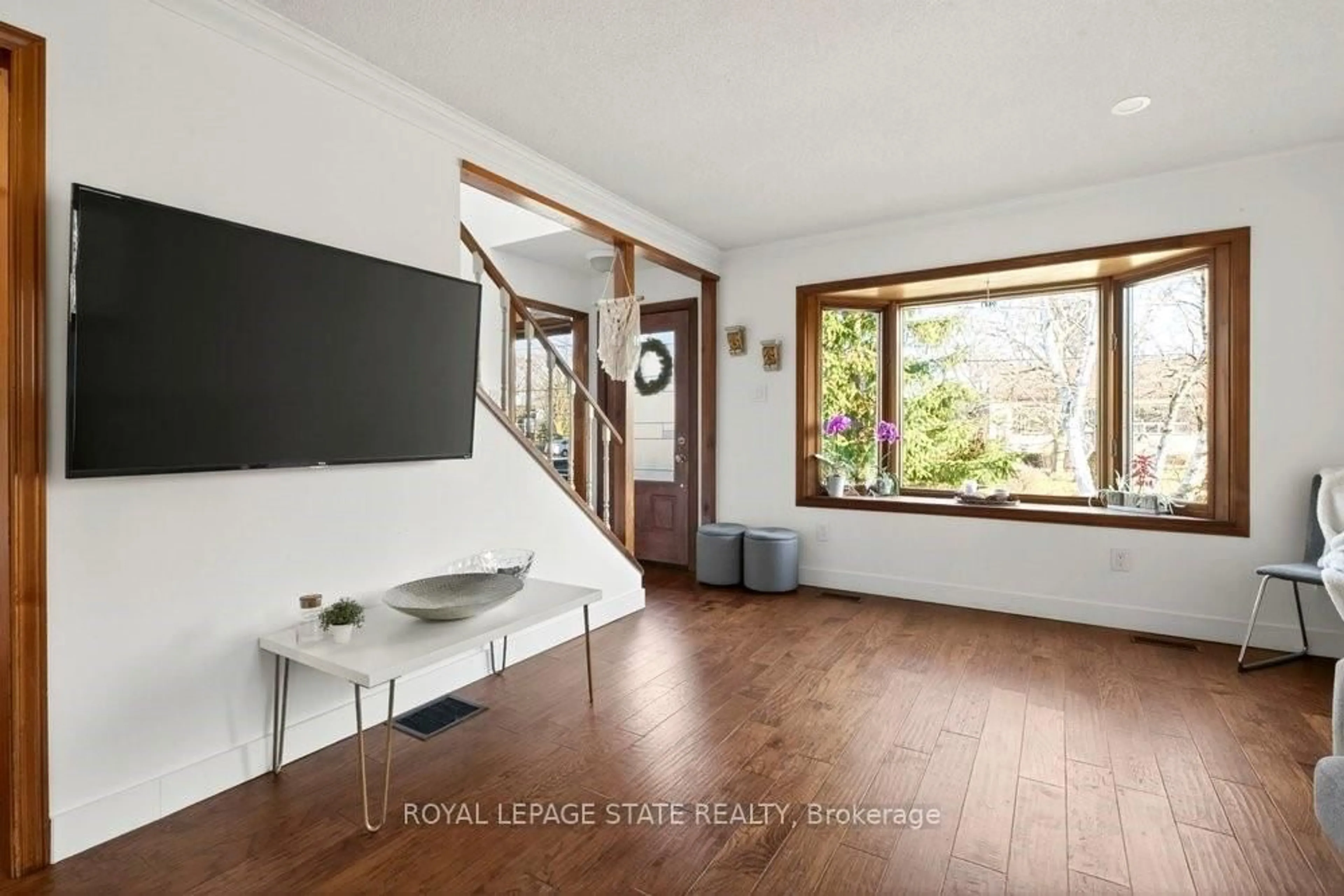 Unknown for 9 Morton Ave, Hamilton Ontario L9H 2P4