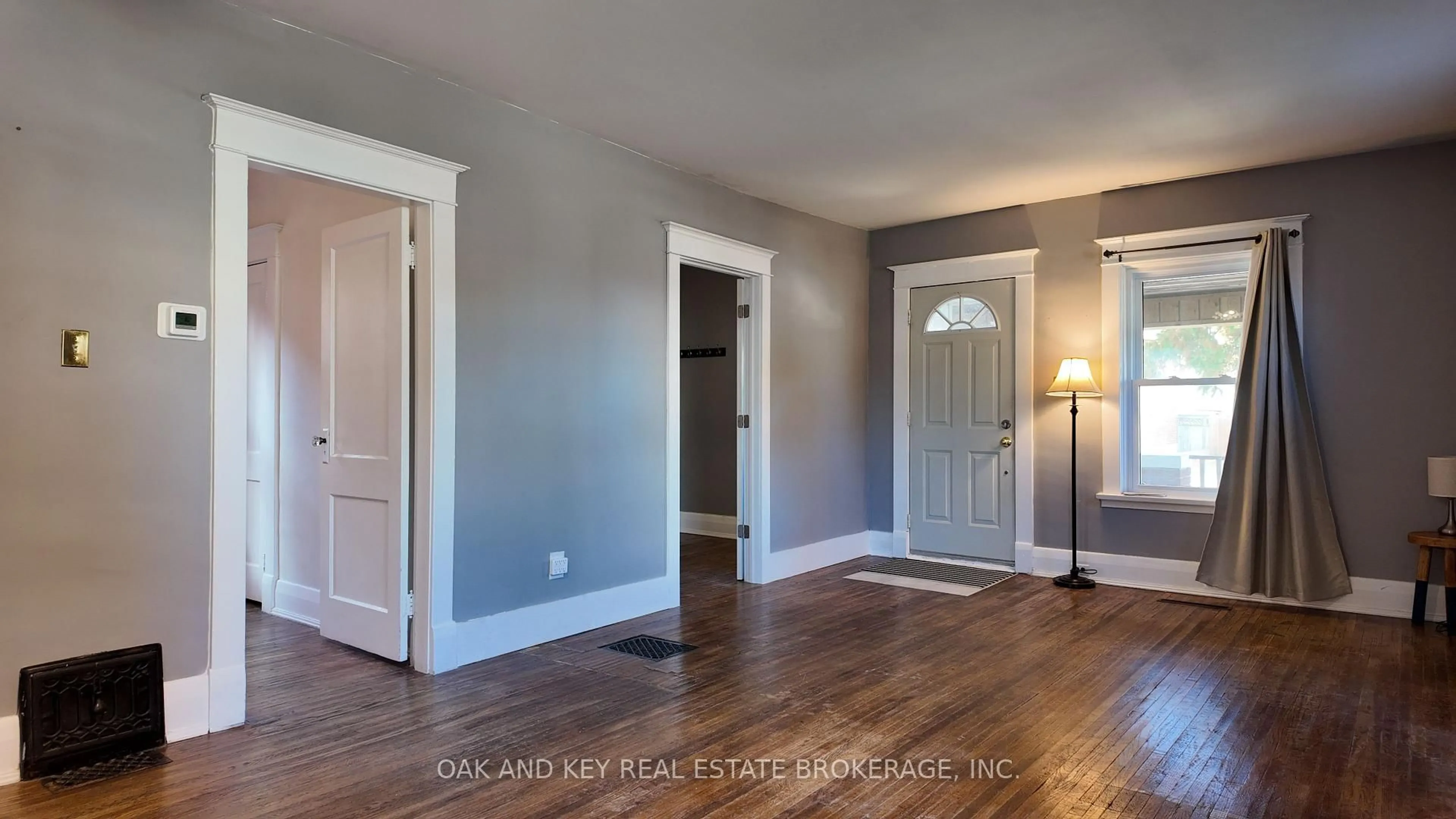 Indoor entryway for 32 Tennyson St, London East Ontario N5Z 2K7