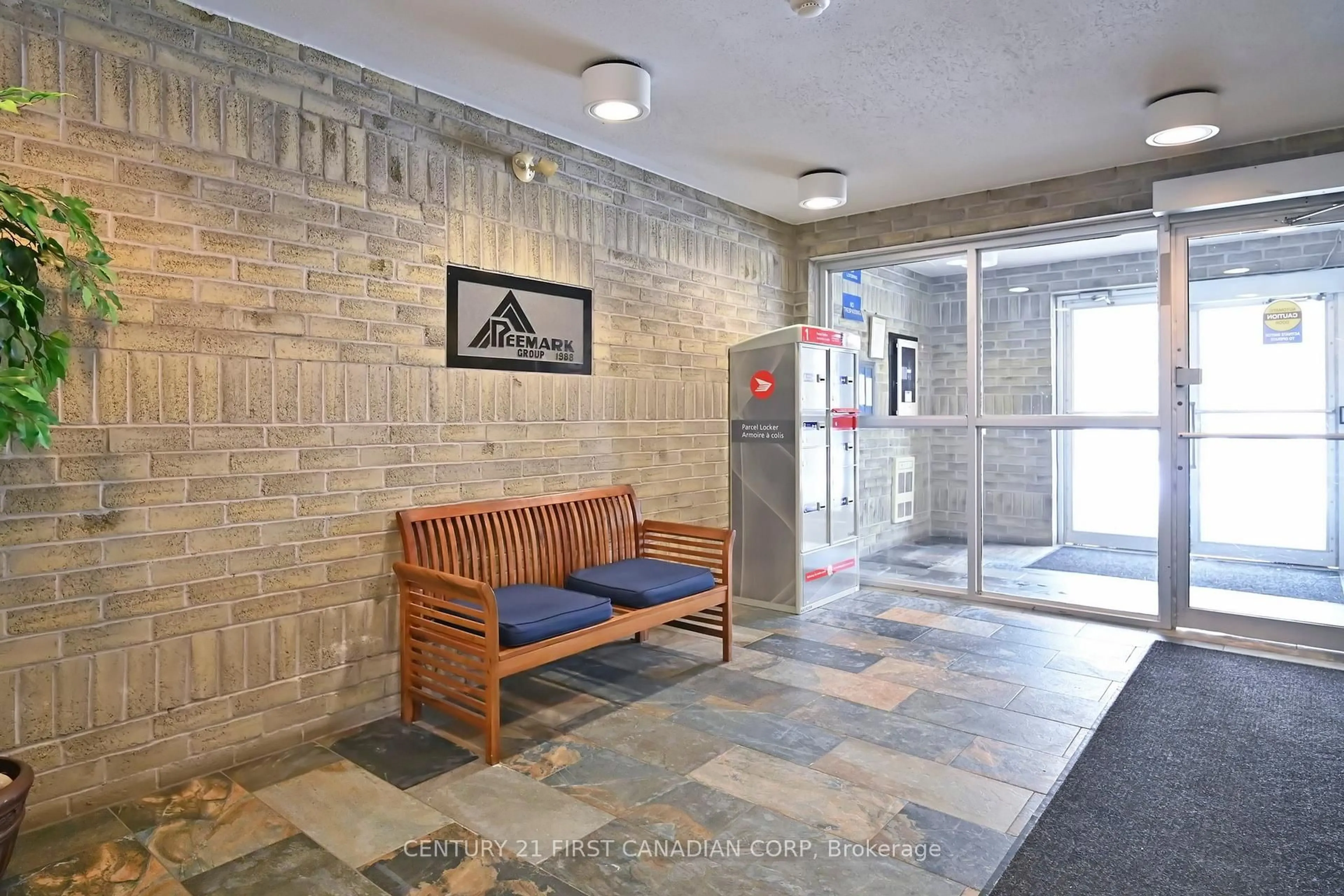 Indoor foyer for 735 Deveron Cres #319, London South Ontario N5Z 4X8