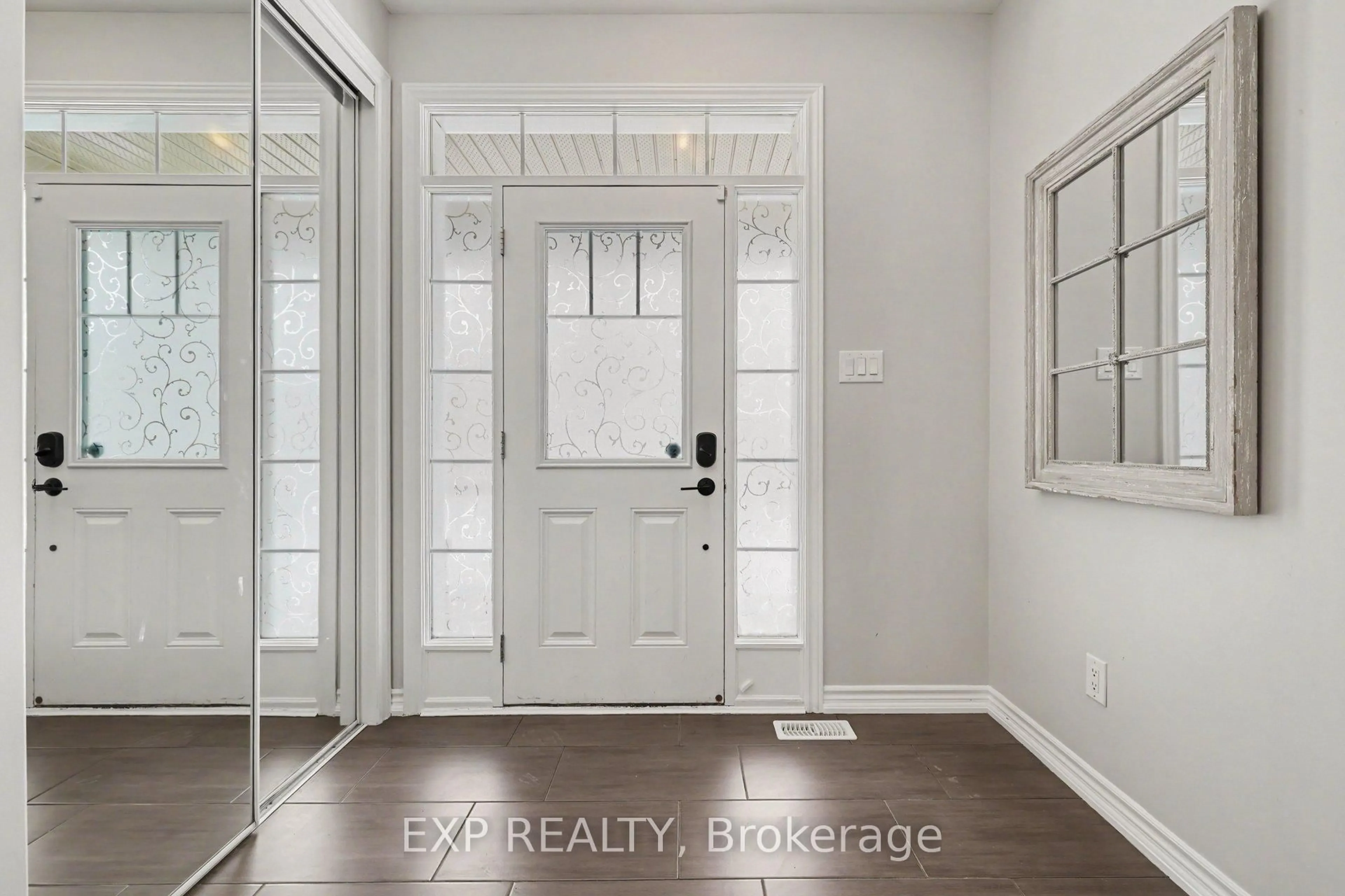 Indoor entryway for 73 Bristling Cres, Ottawa Ontario K2J 6C2