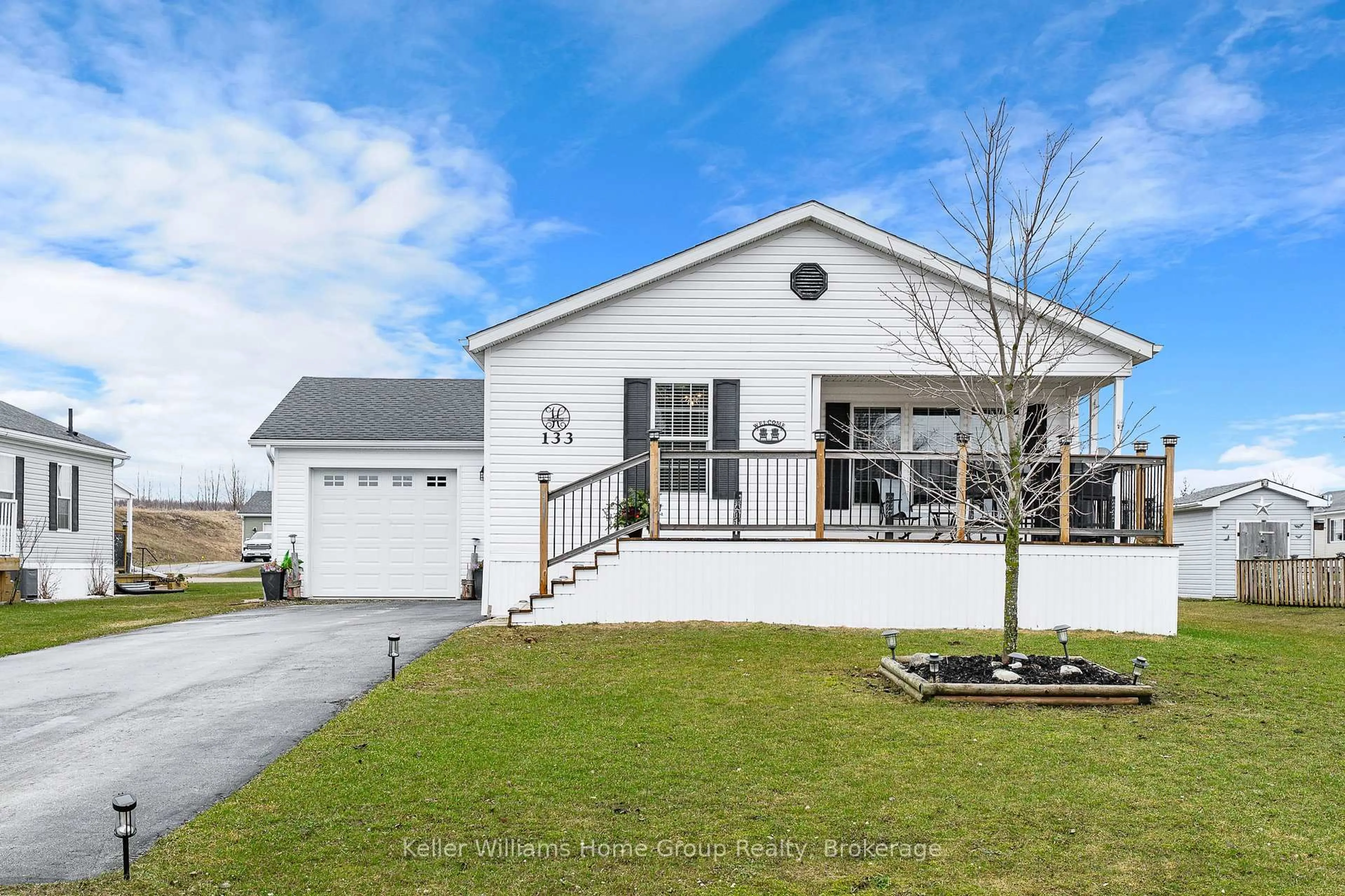 Home with vinyl exterior material, street for 133 Parkview Circ, Wellington North Ontario N0G 2K0