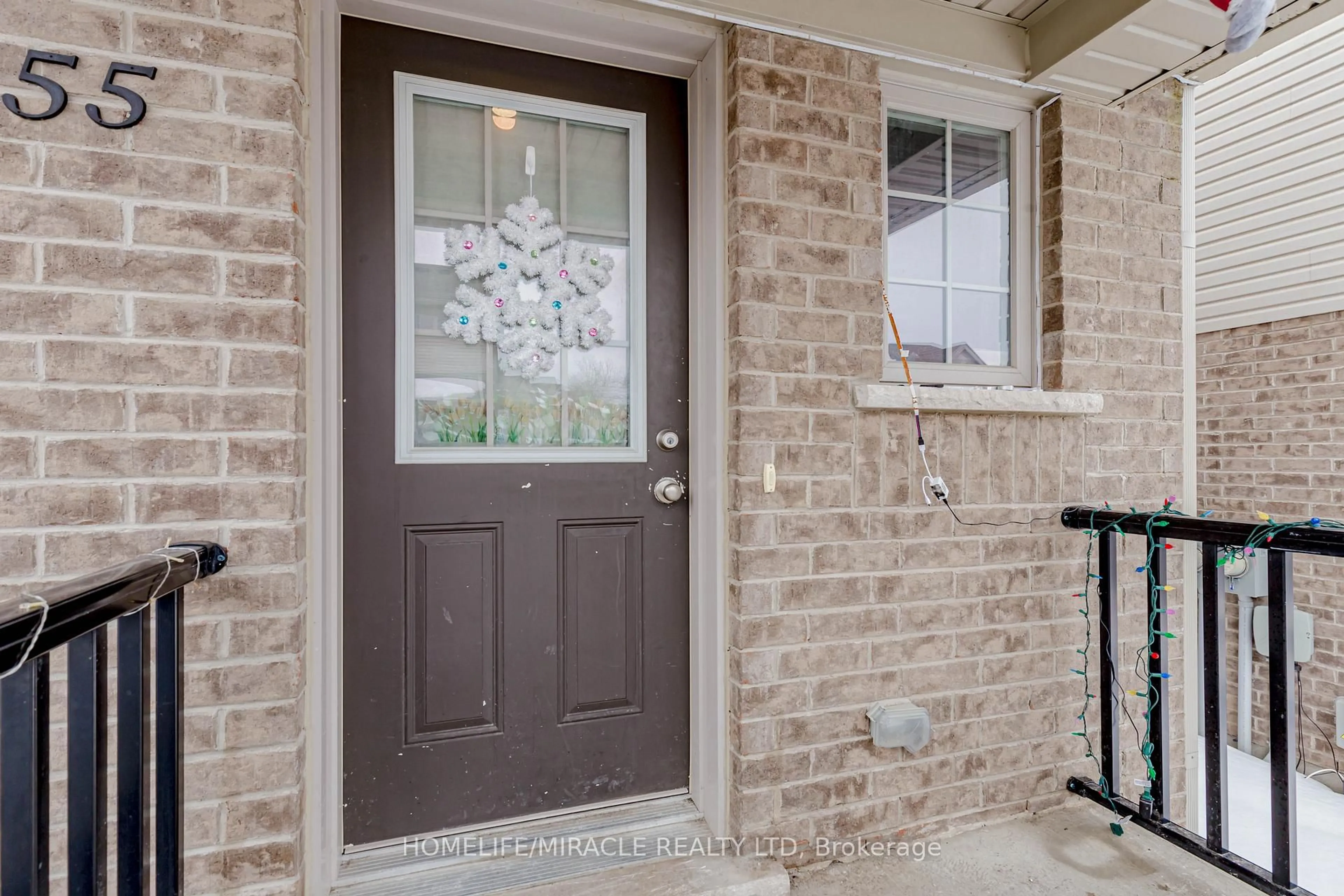 Indoor entryway for 50 Pinnacle Dr #55, Kitchener Ontario N2P 0H8