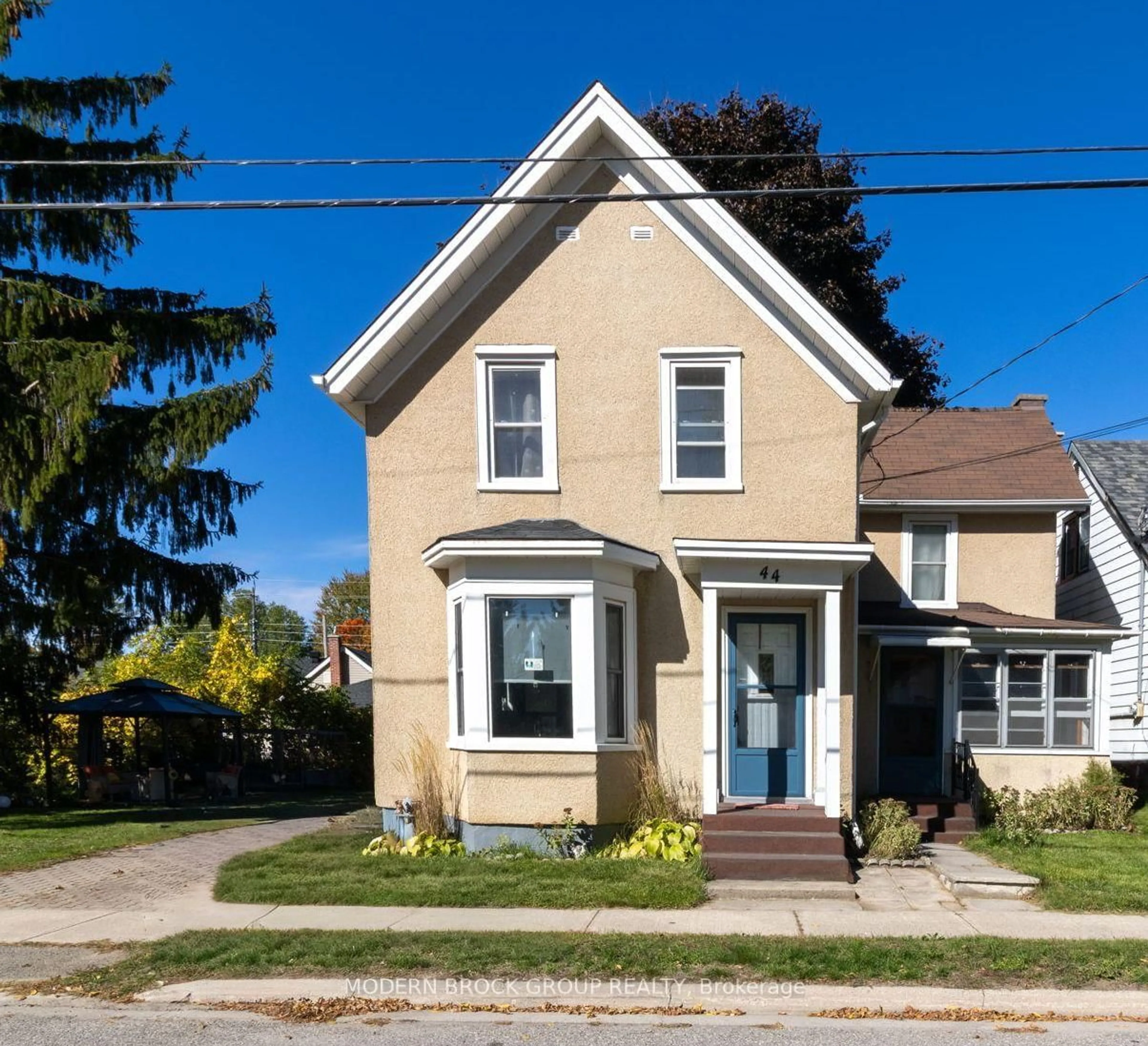 Home with vinyl exterior material, street for 44 Havelock St, Brockville Ontario K6V 4M1