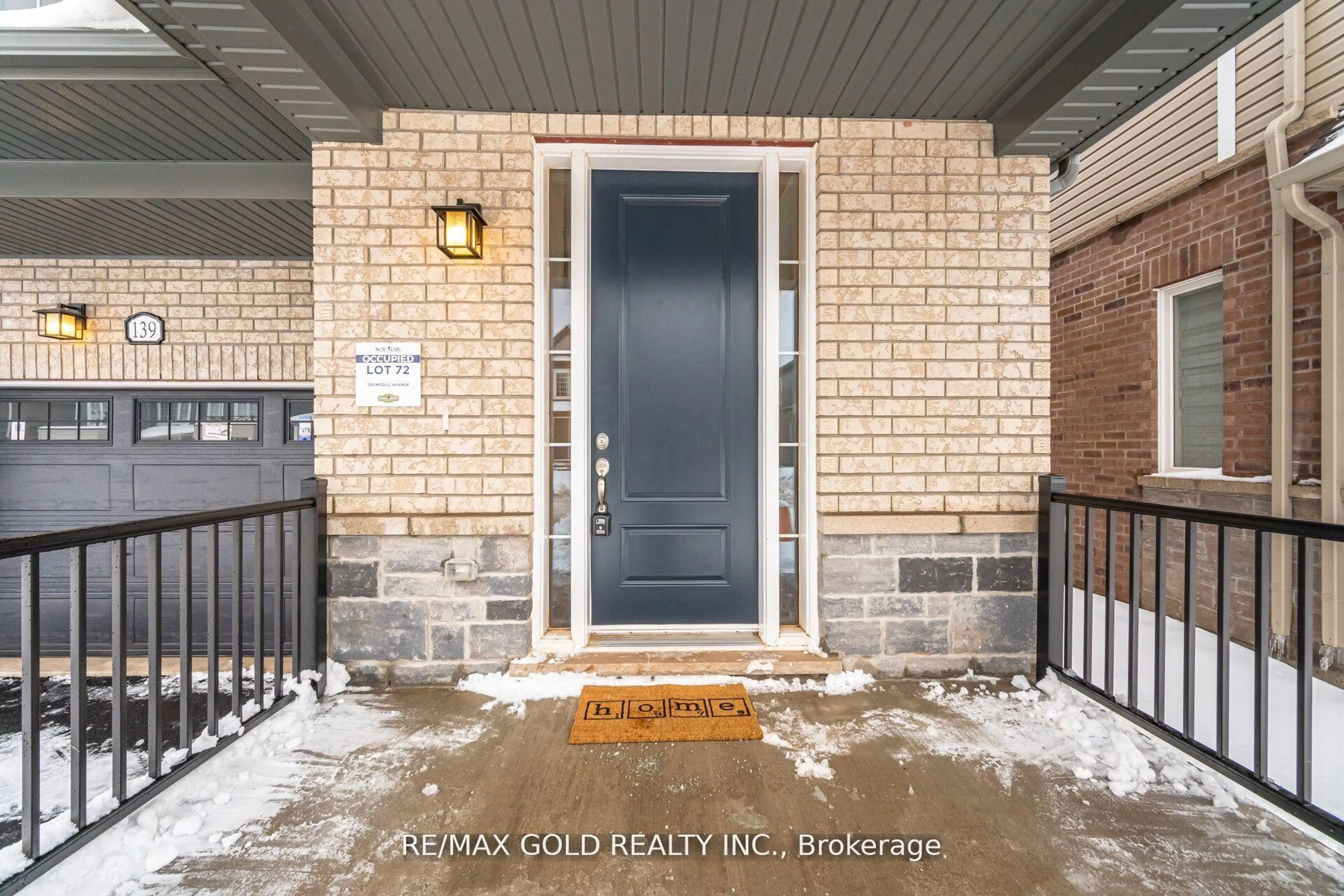 Indoor entryway for 139 McGill Ave, Erin Ontario N0B 1T0