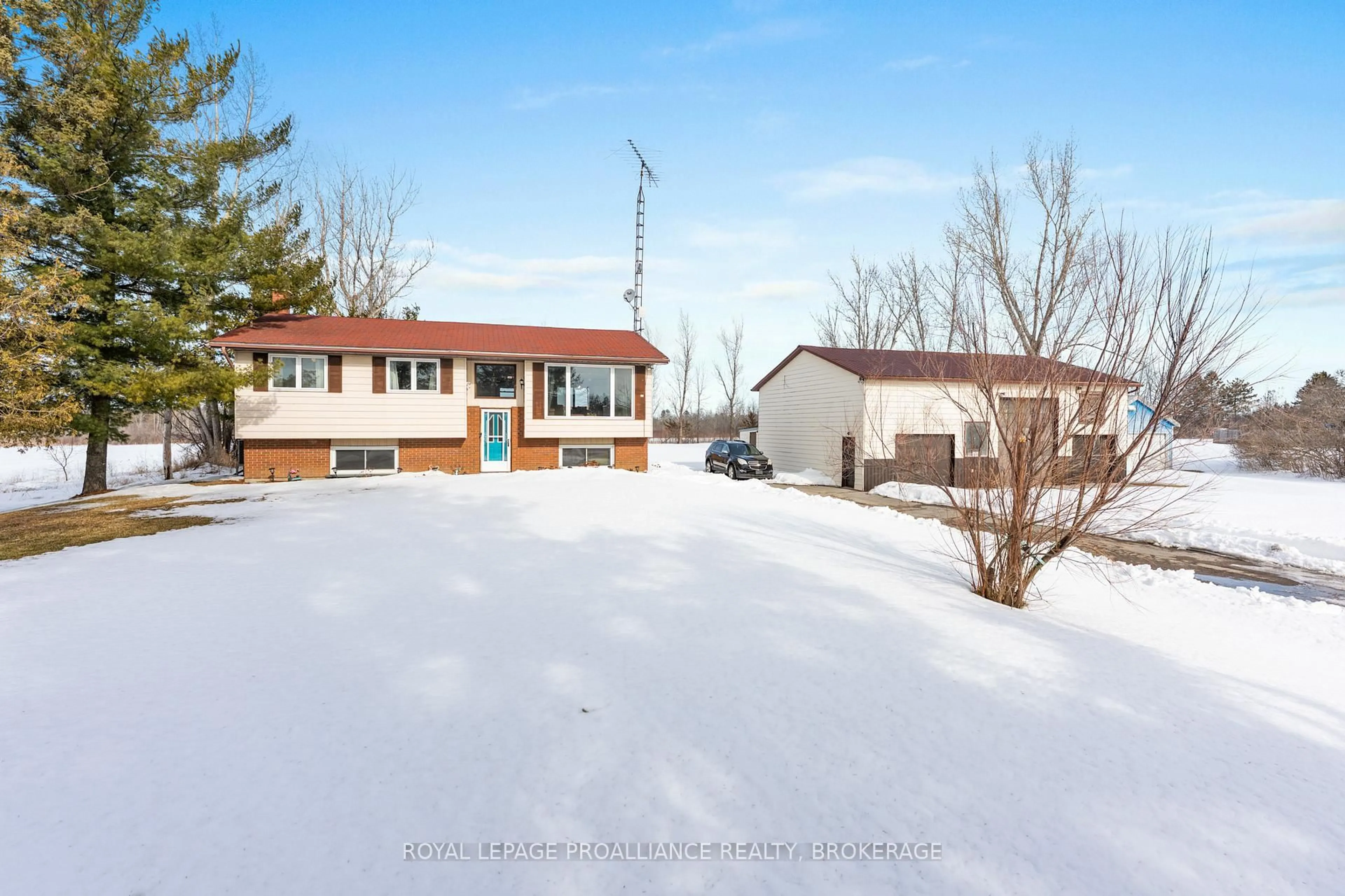 A pic from outside/outdoor area/front of a property/back of a property/a pic from drone, street for 261 Shane St, Bissett Creek Ontario K0H 2H0