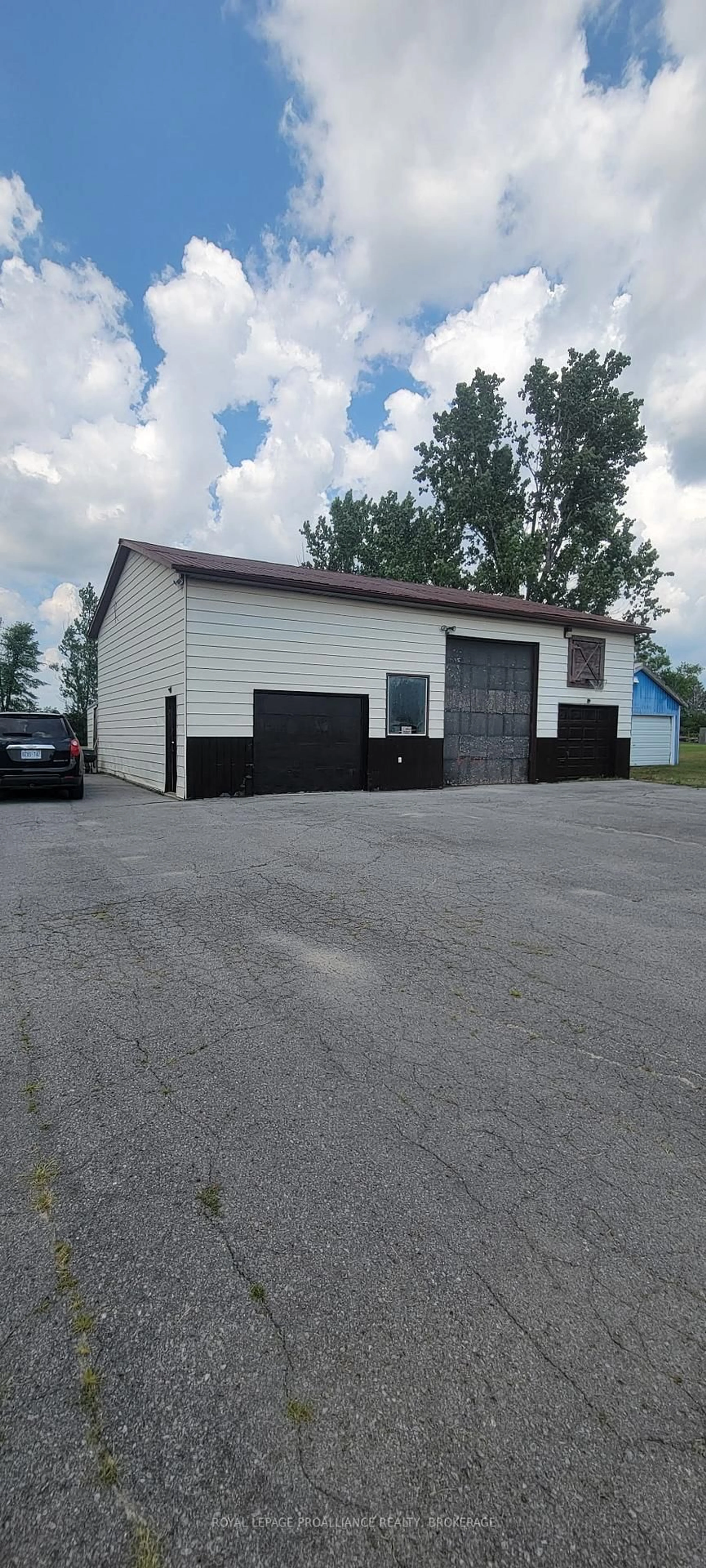 Indoor garage for 261 Shane St, Bissett Creek Ontario K0H 2H0