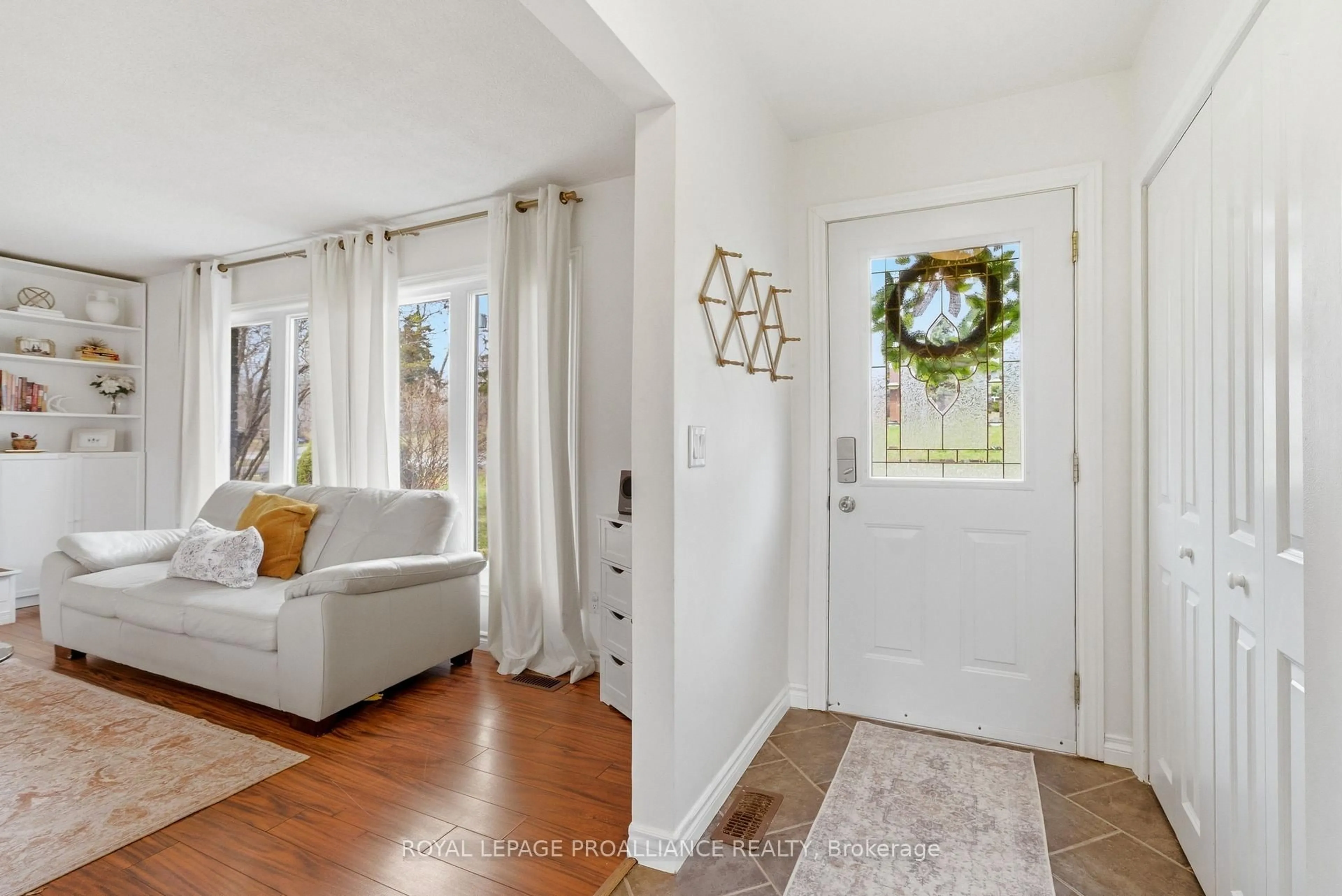 Indoor entryway for 514 Lester Rd, Trenton Ontario K8V 5P8