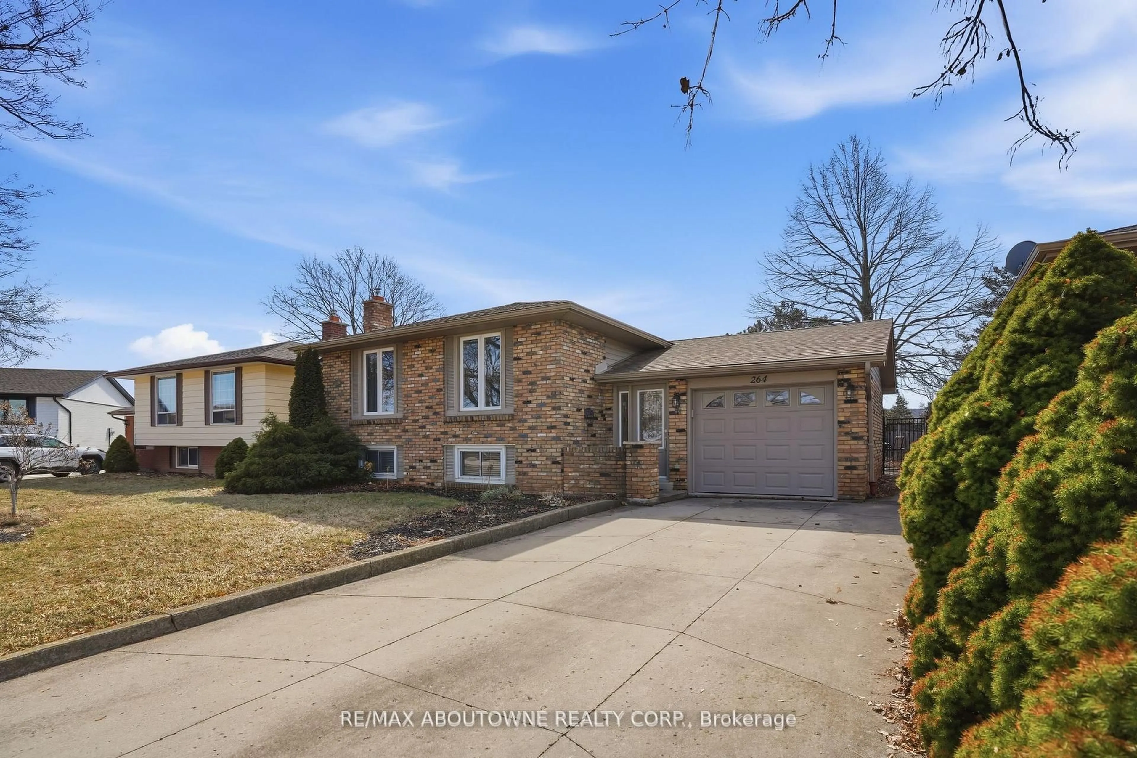 Home with brick exterior material, street for 264 Celtic Dr, Hamilton Ontario L8E 2T9