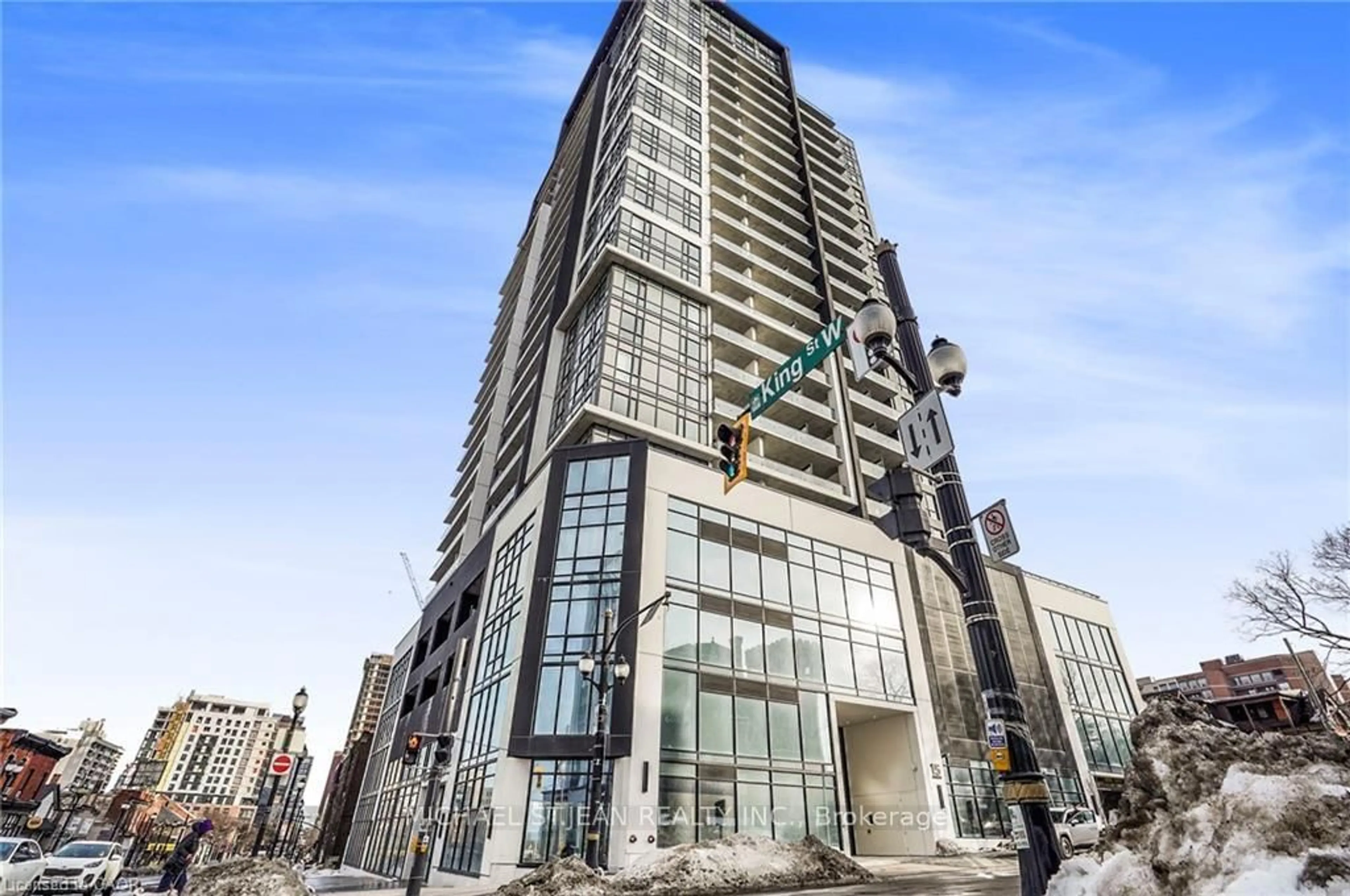 Indoor foyer for 15 Queen St #1204, Hamilton Ontario L8P 3R6