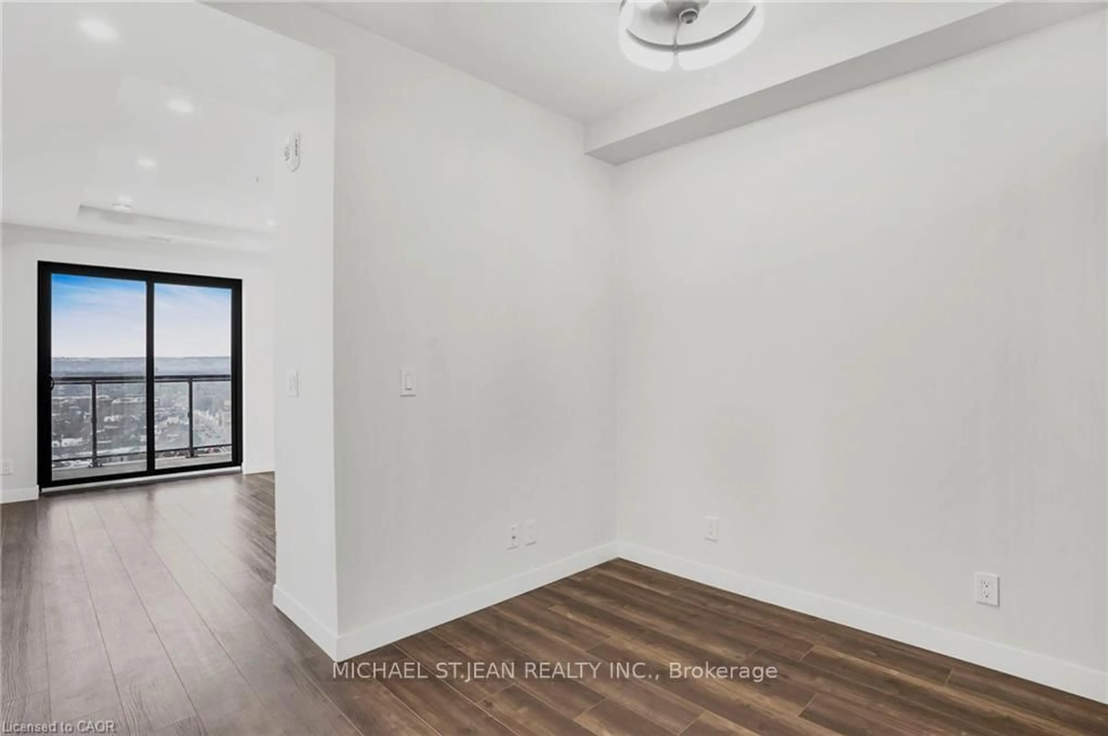 A pic of a room for 15 Queen St #1204, Hamilton Ontario L8P 3R6