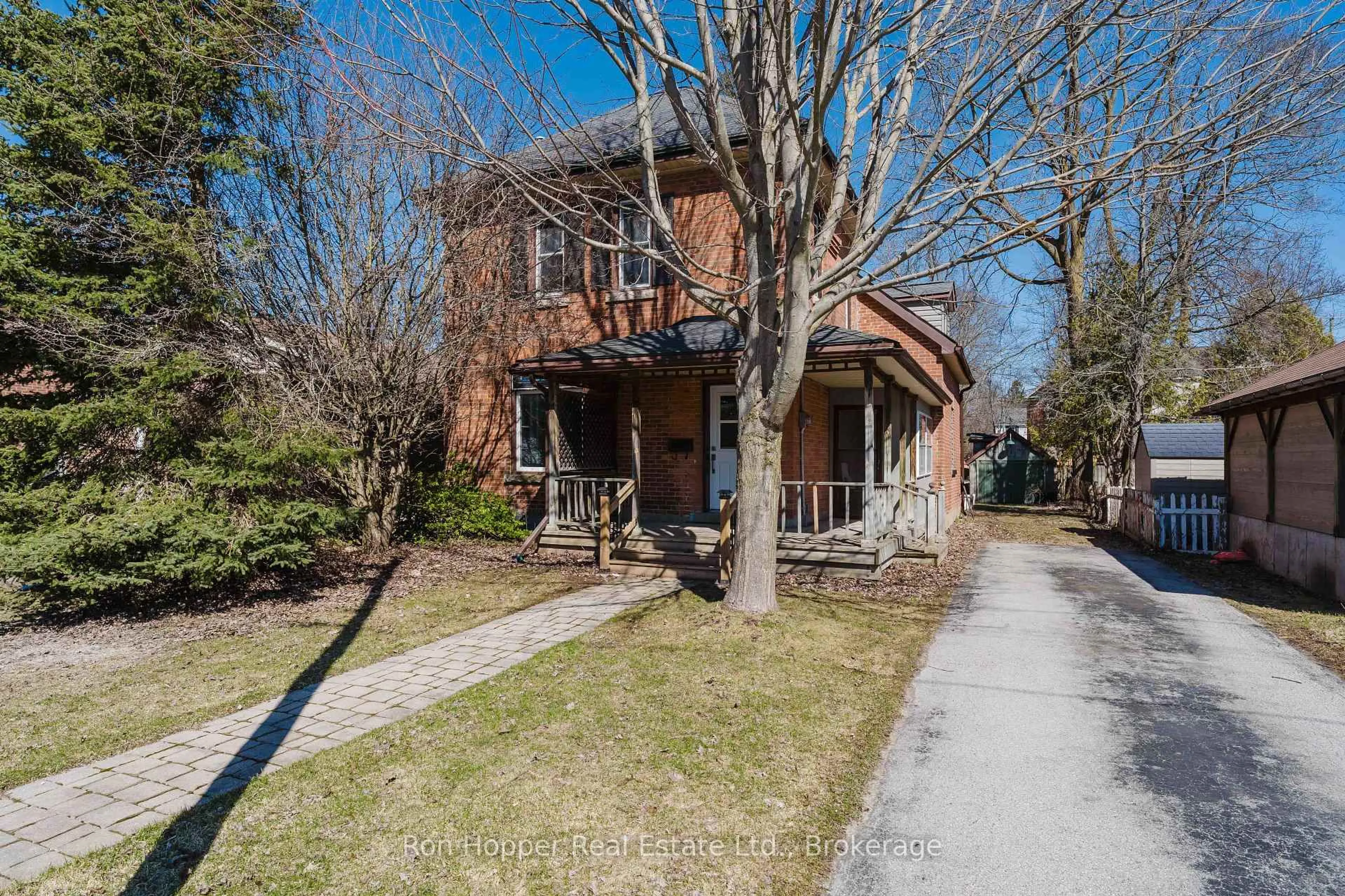 A pic from outside/outdoor area/front of a property/back of a property/a pic from drone, street for 682 7th St A East St, Owen Sound Ontario N4K 1K5
