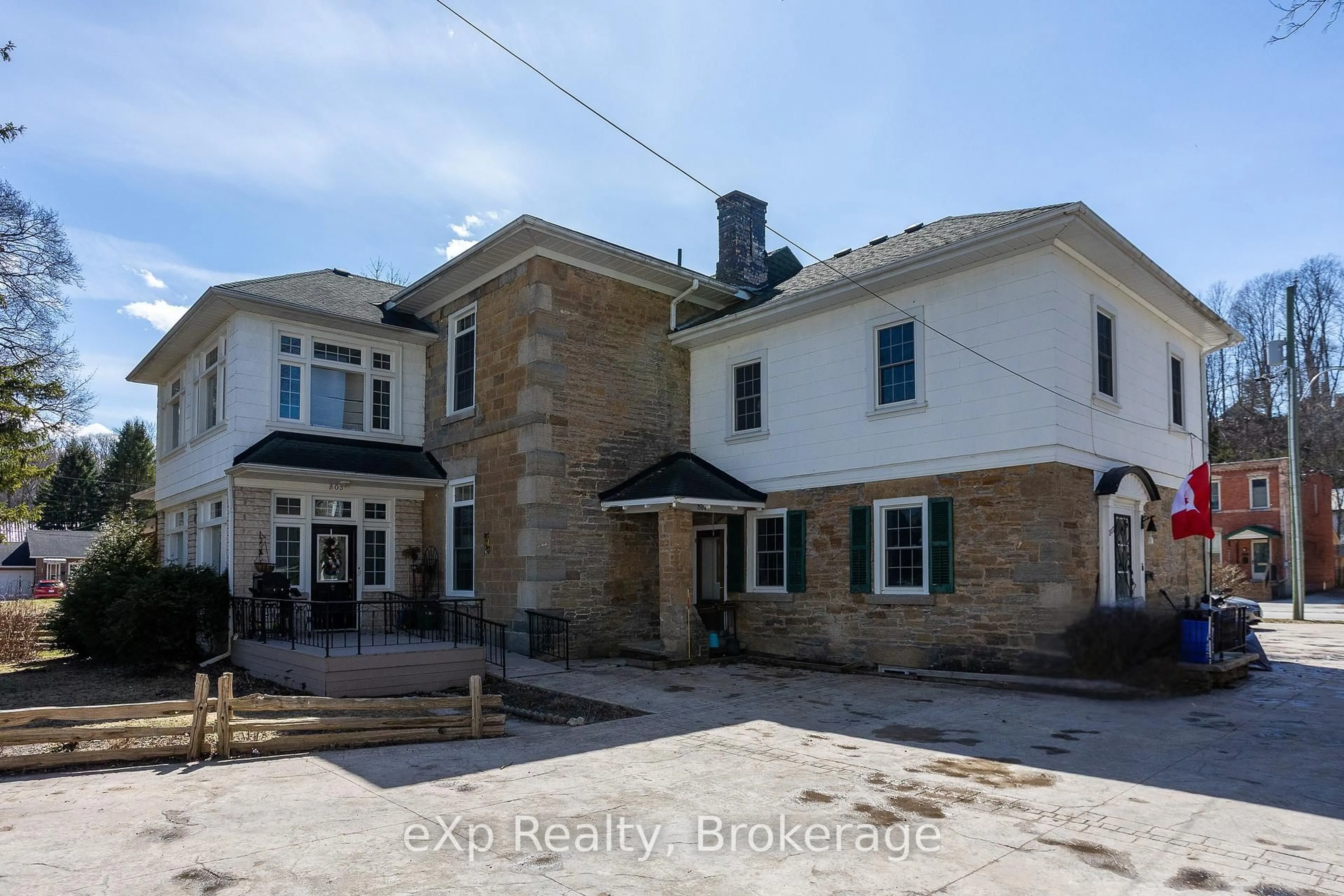 Home with brick exterior material, building for 805 3rd Ave, Owen Sound Ontario N4K 4P4