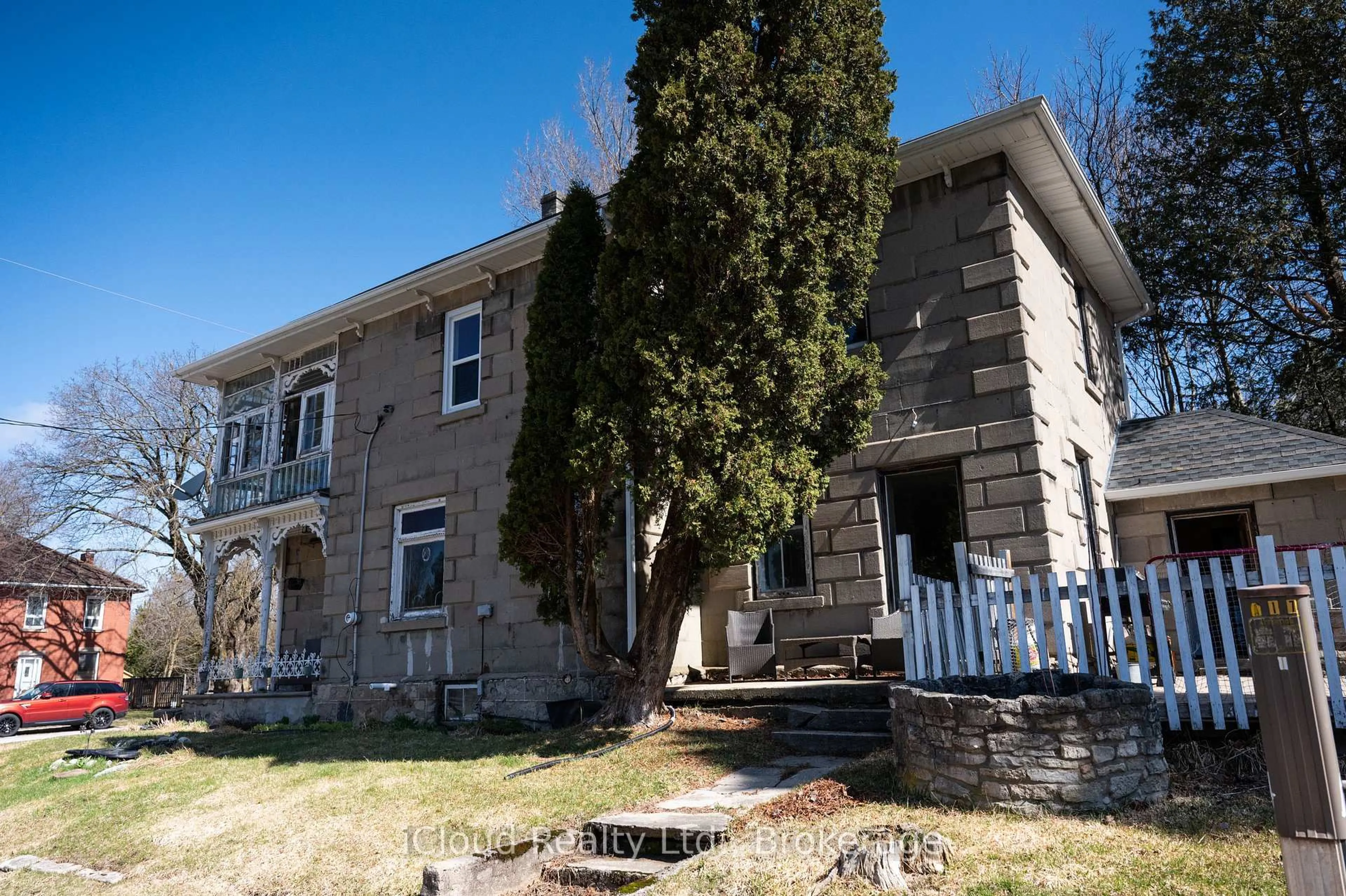 Home with brick exterior material, building for 9017 Erin-East Garafraxa Townline, Erin Ontario L0N 1N0