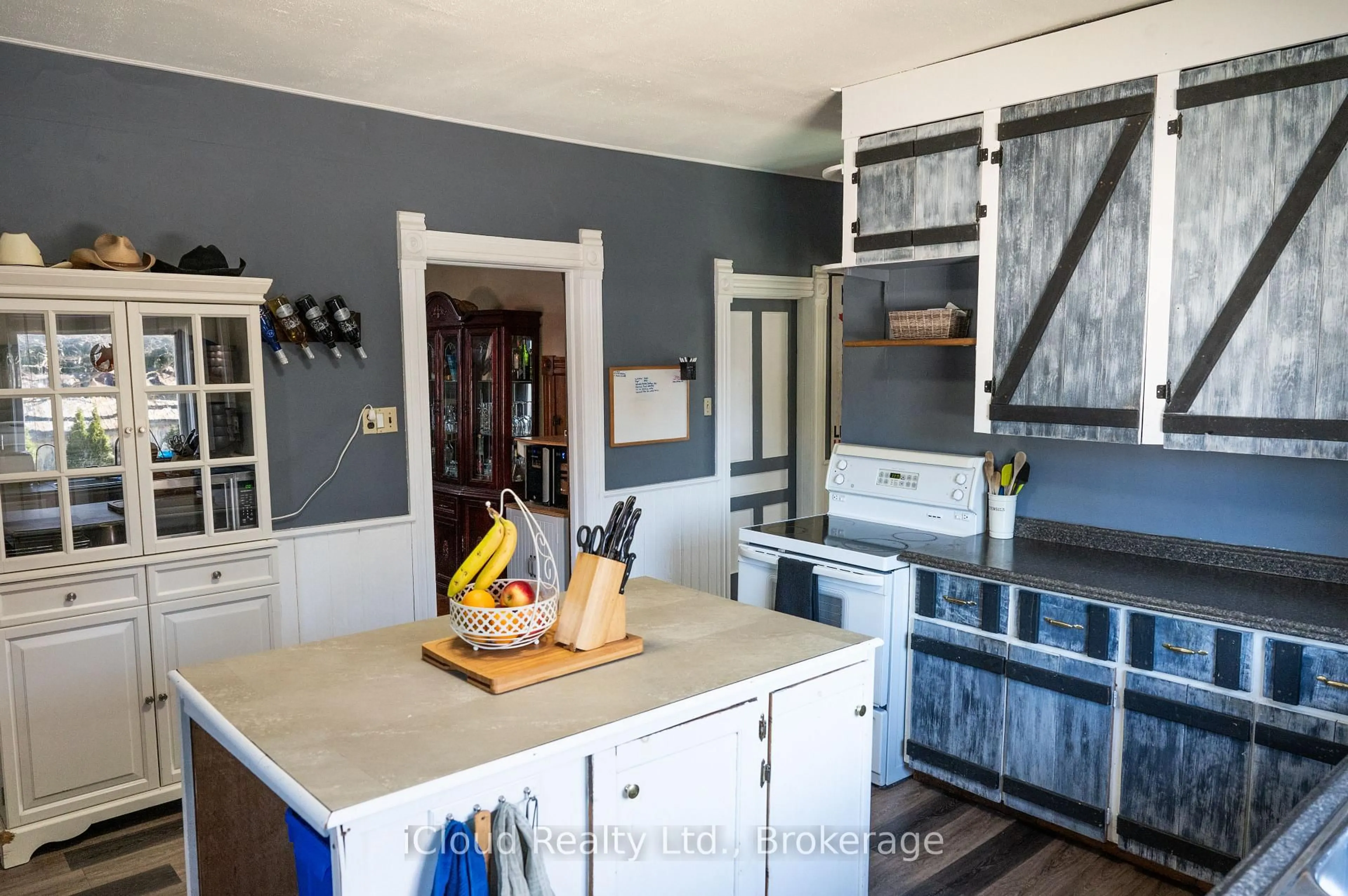 Open concept kitchen, unknown for 9017 Erin-East Garafraxa Townline, Erin Ontario L0N 1N0