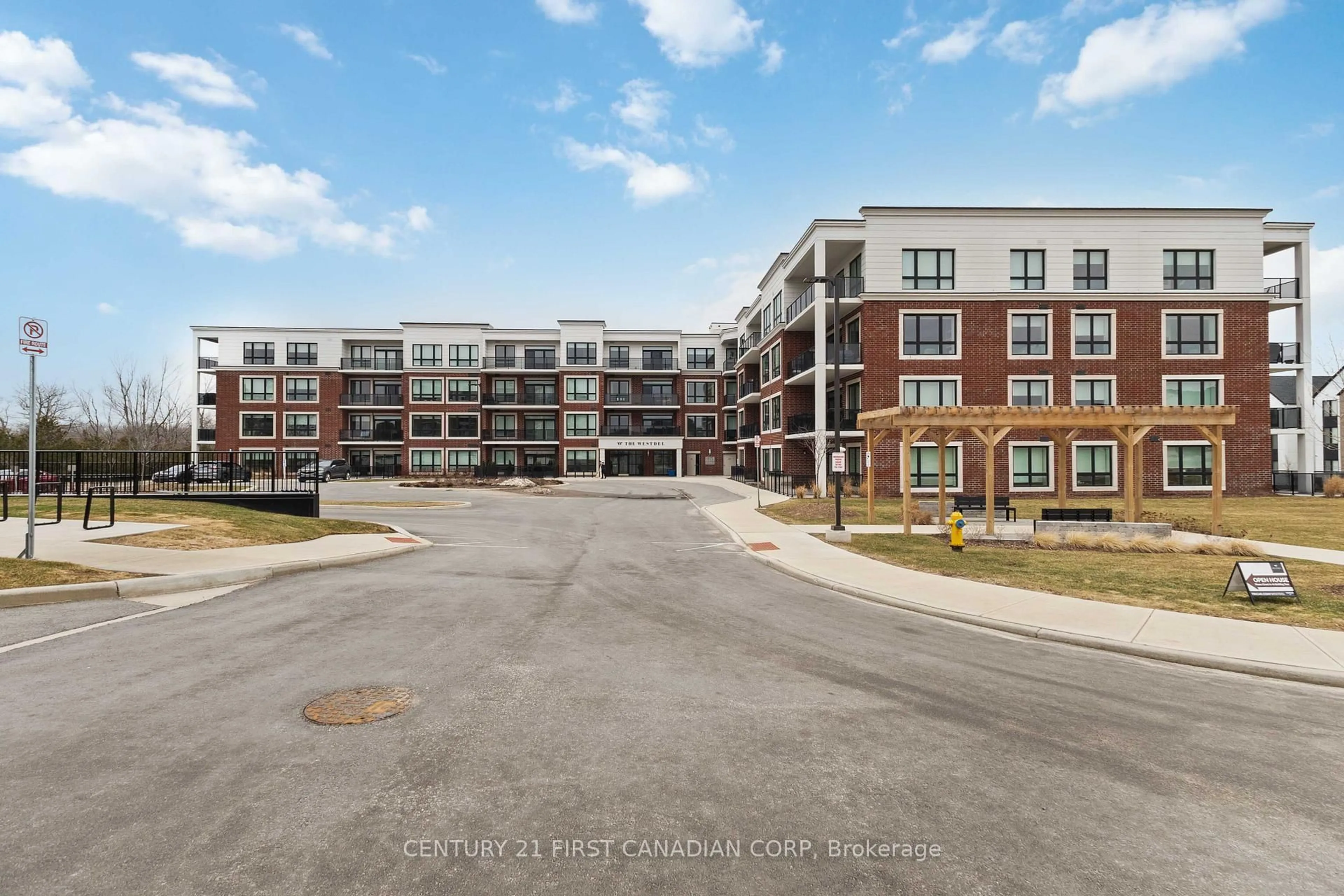 A pic from outside/outdoor area/front of a property/back of a property/a pic from drone, building for 1975 Fountain Grass Dr #105, London South Ontario N6K 0M3